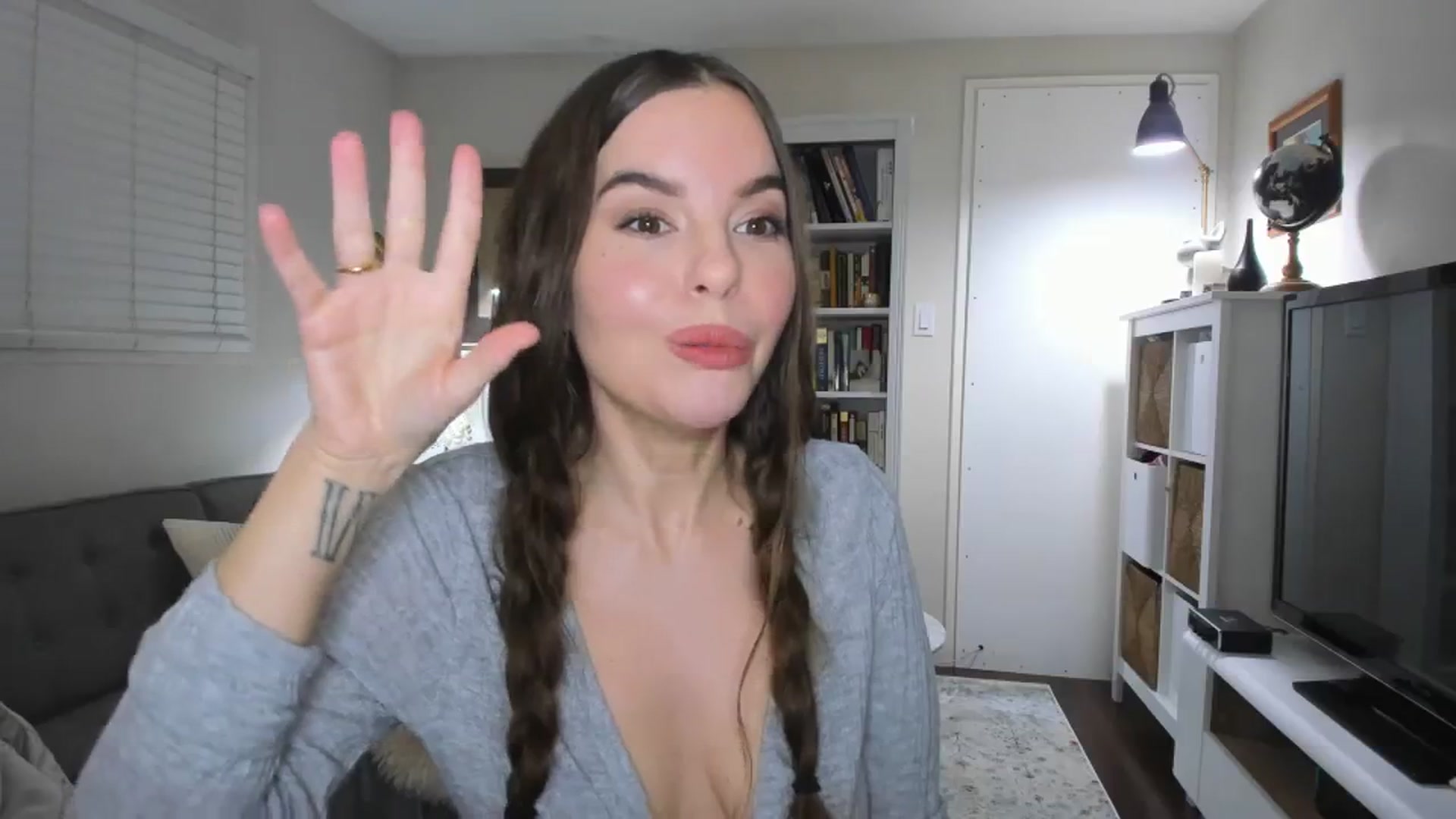 Gallery image thumbnail from KateNova's myfreecams stream on, 12/07/2023, 23:17 image 6 of 20
