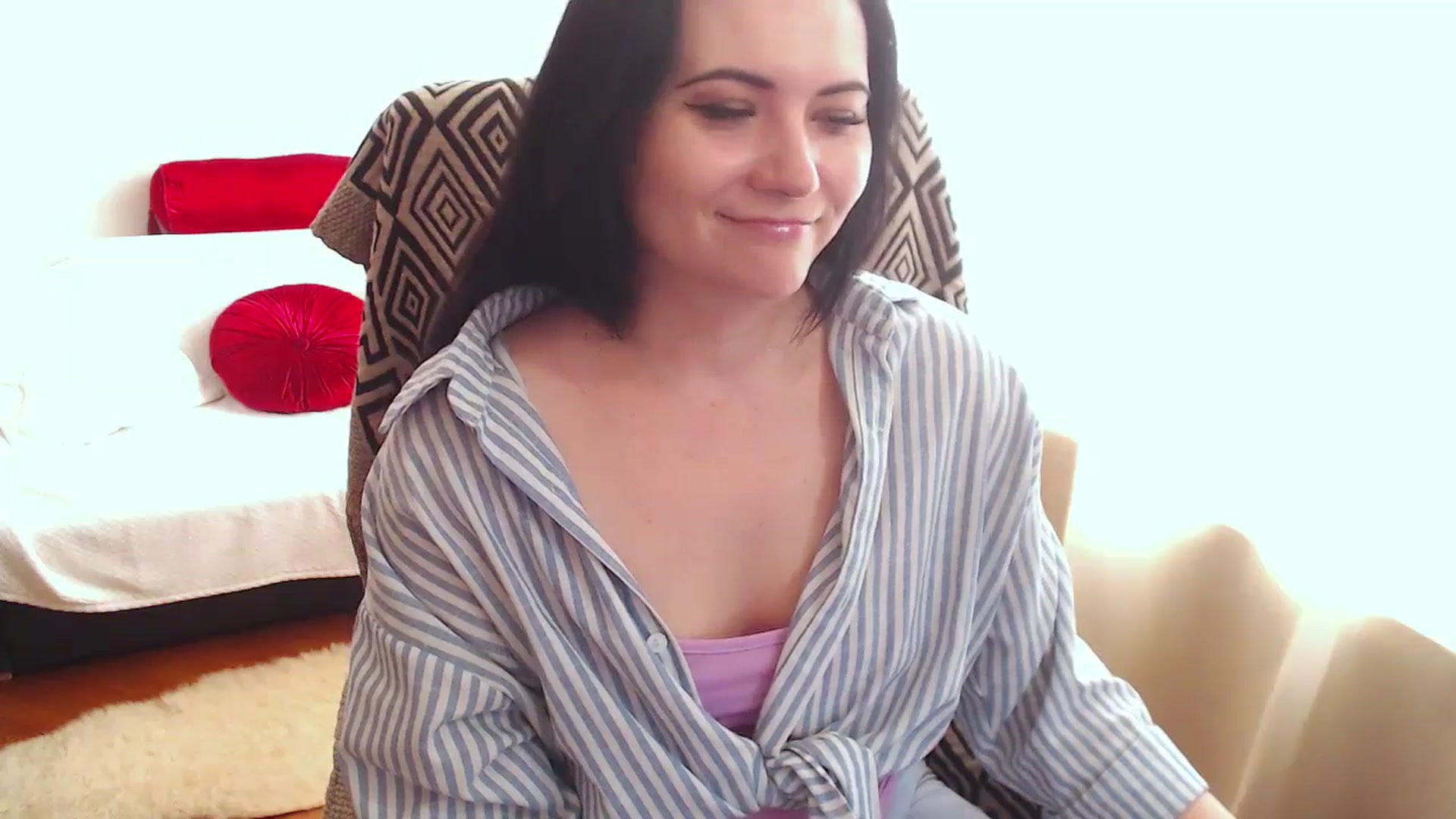 Gallery image thumbnail from KateWinehouse's myfreecams stream on, 04/18/2025, 15:03 image 2 of 20