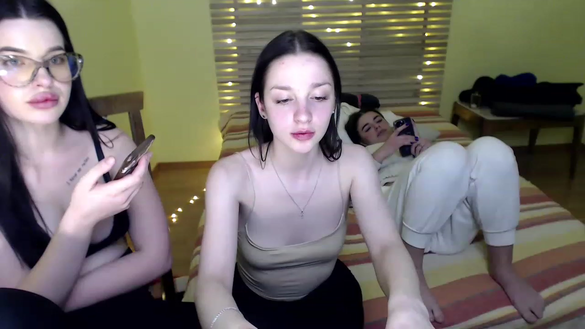 Gallery image thumbnail from Kate_Hoty's myfreecams stream on, 12/05/2022, 19:37 image 16 of 20