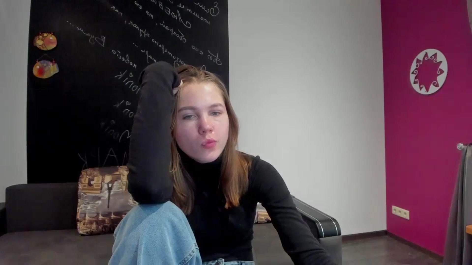 Gallery image thumbnail from Kate_Lewis's myfreecams stream on, 11/03/2023, 09:00 image 17 of 20