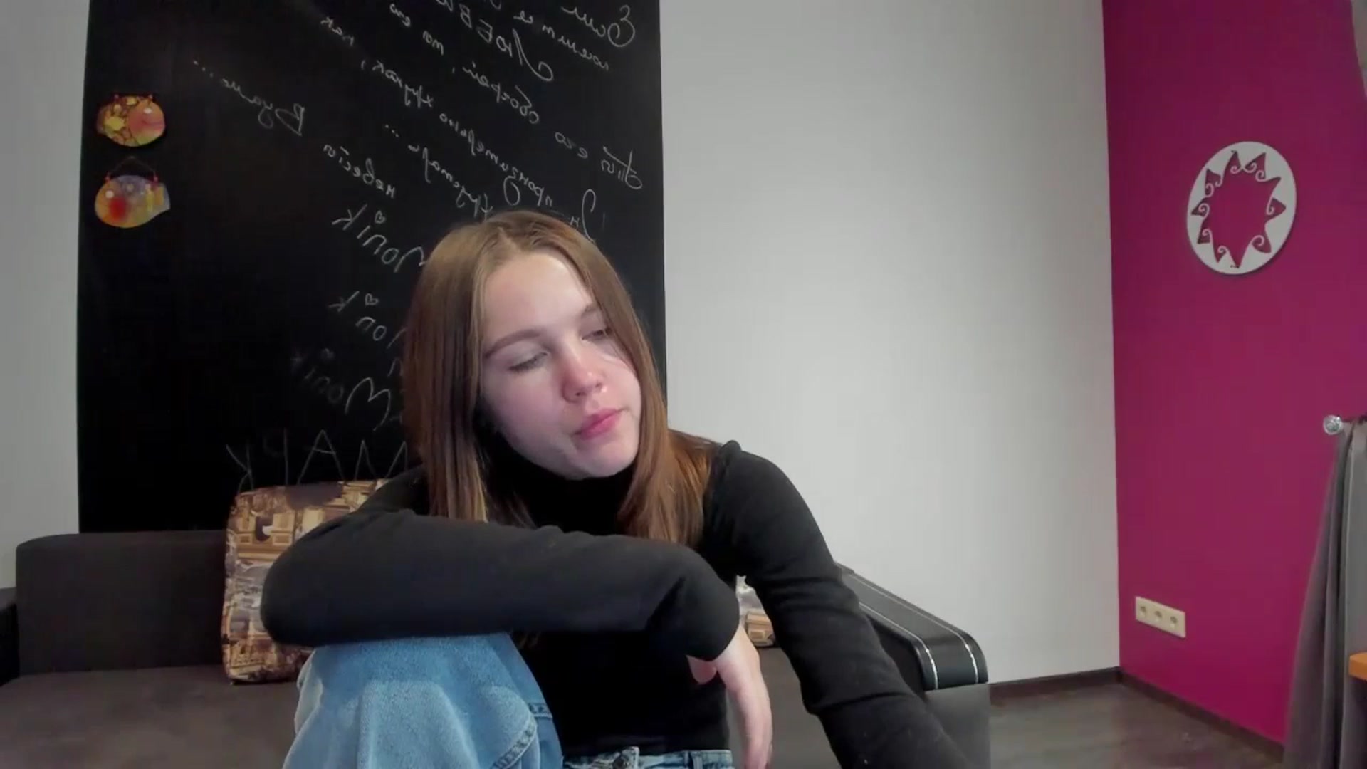 Gallery image thumbnail from Kate_Lewis's myfreecams stream on, 11/03/2023, 09:00 image 12 of 20