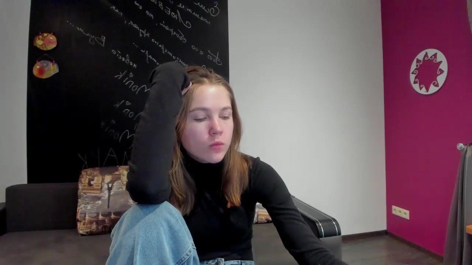 Gallery image thumbnail from Kate_Lewis's myfreecams stream on, 11/03/2023, 09:00 image 18 of 20