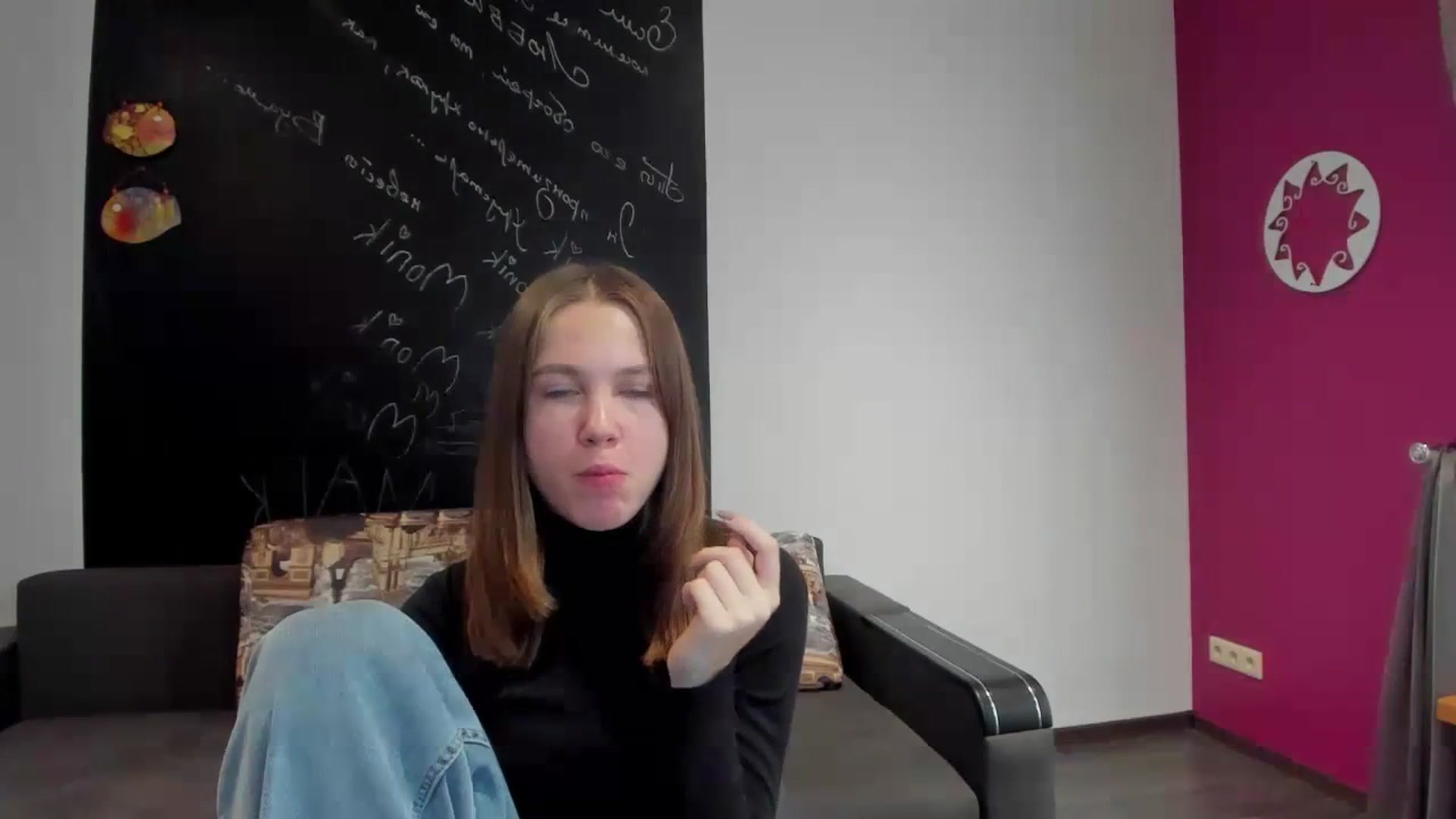 Gallery image thumbnail from Kate_Lewis's myfreecams stream on, 11/03/2023, 09:00 image 9 of 20