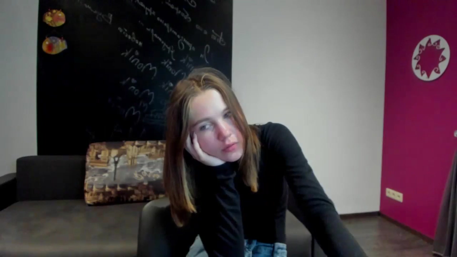 Gallery image thumbnail from Kate_Lewis's myfreecams stream on, 11/03/2023, 10:46 image 12 of 20