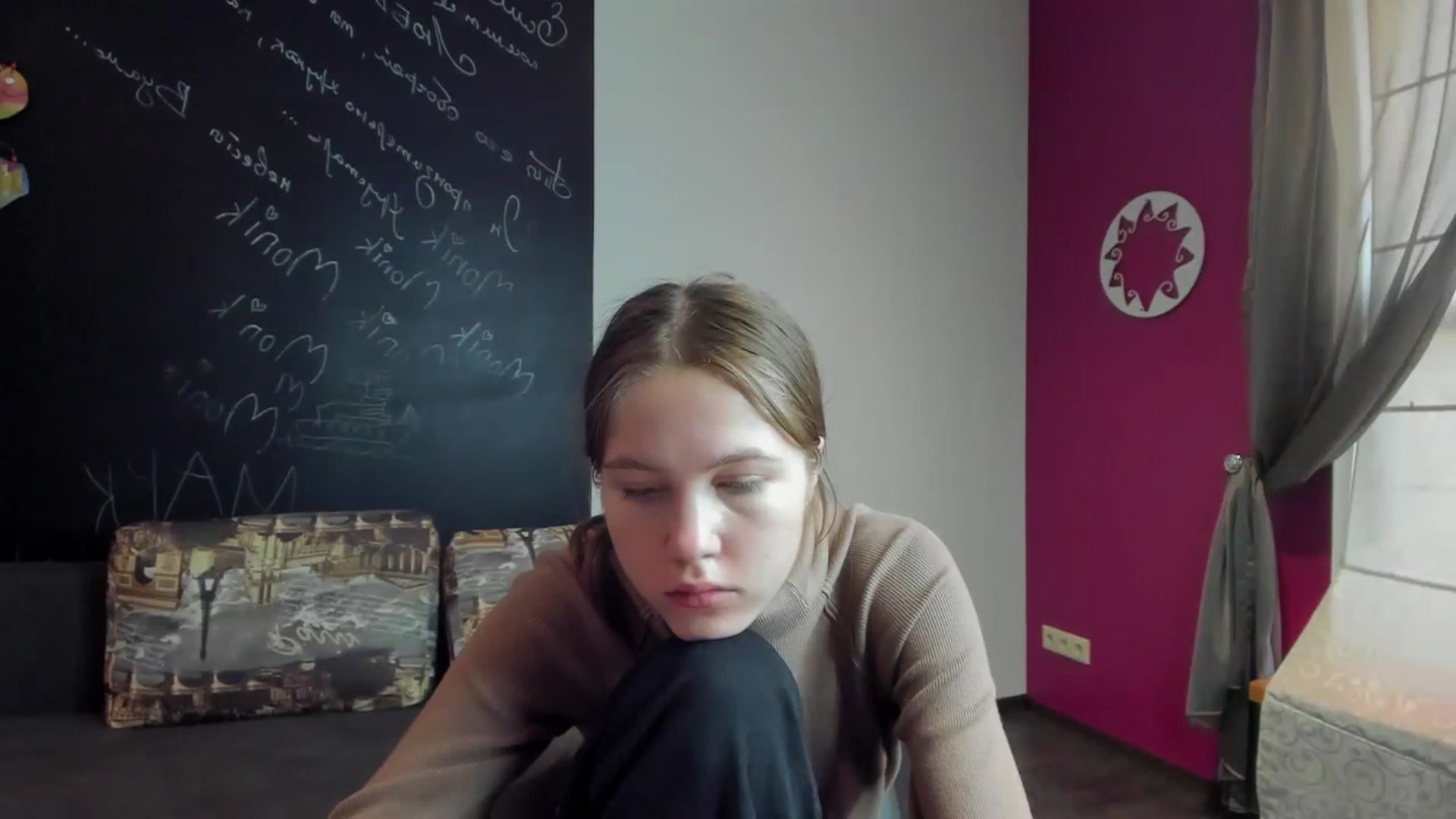 Gallery image thumbnail from Kate_Lewis's myfreecams stream on, 11/05/2023, 12:05 image 18 of 20