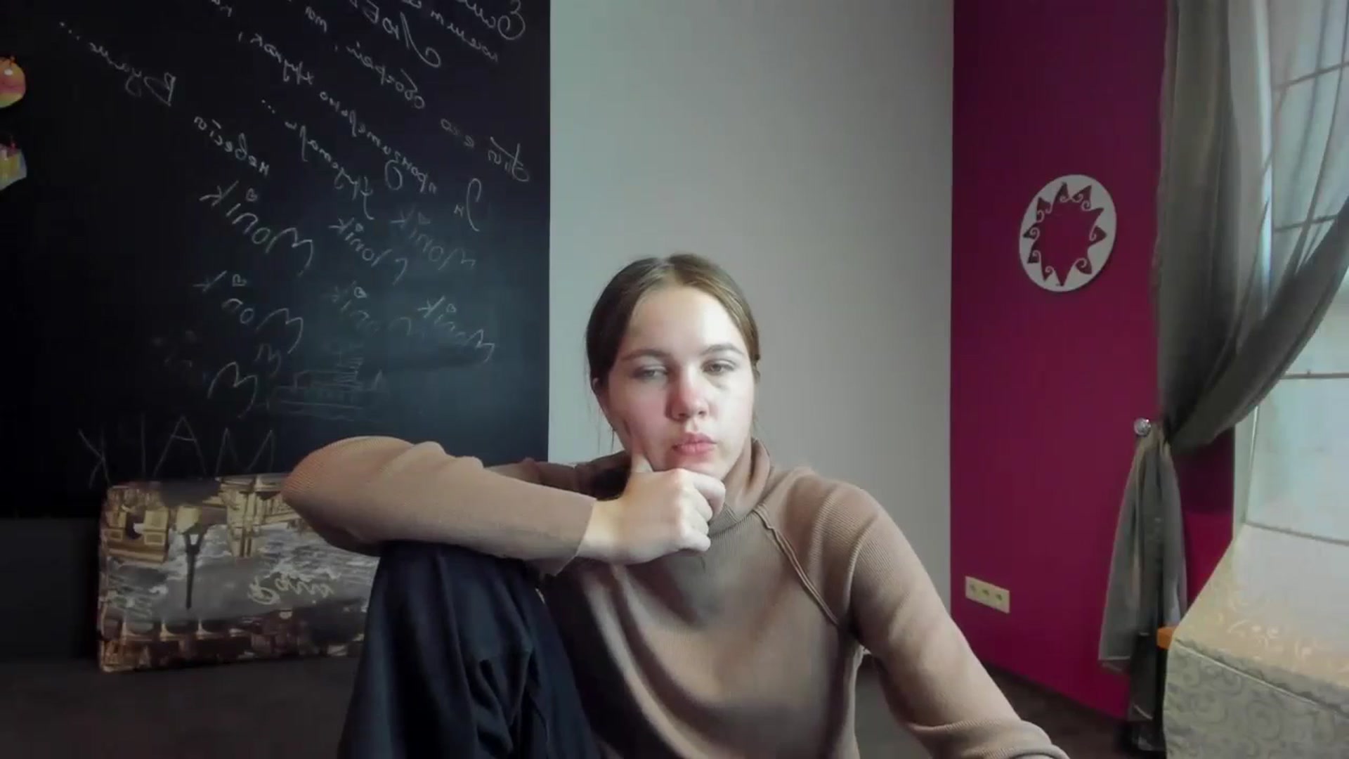Gallery image thumbnail from Kate_Lewis's myfreecams stream on, 11/05/2023, 12:05 image 8 of 20