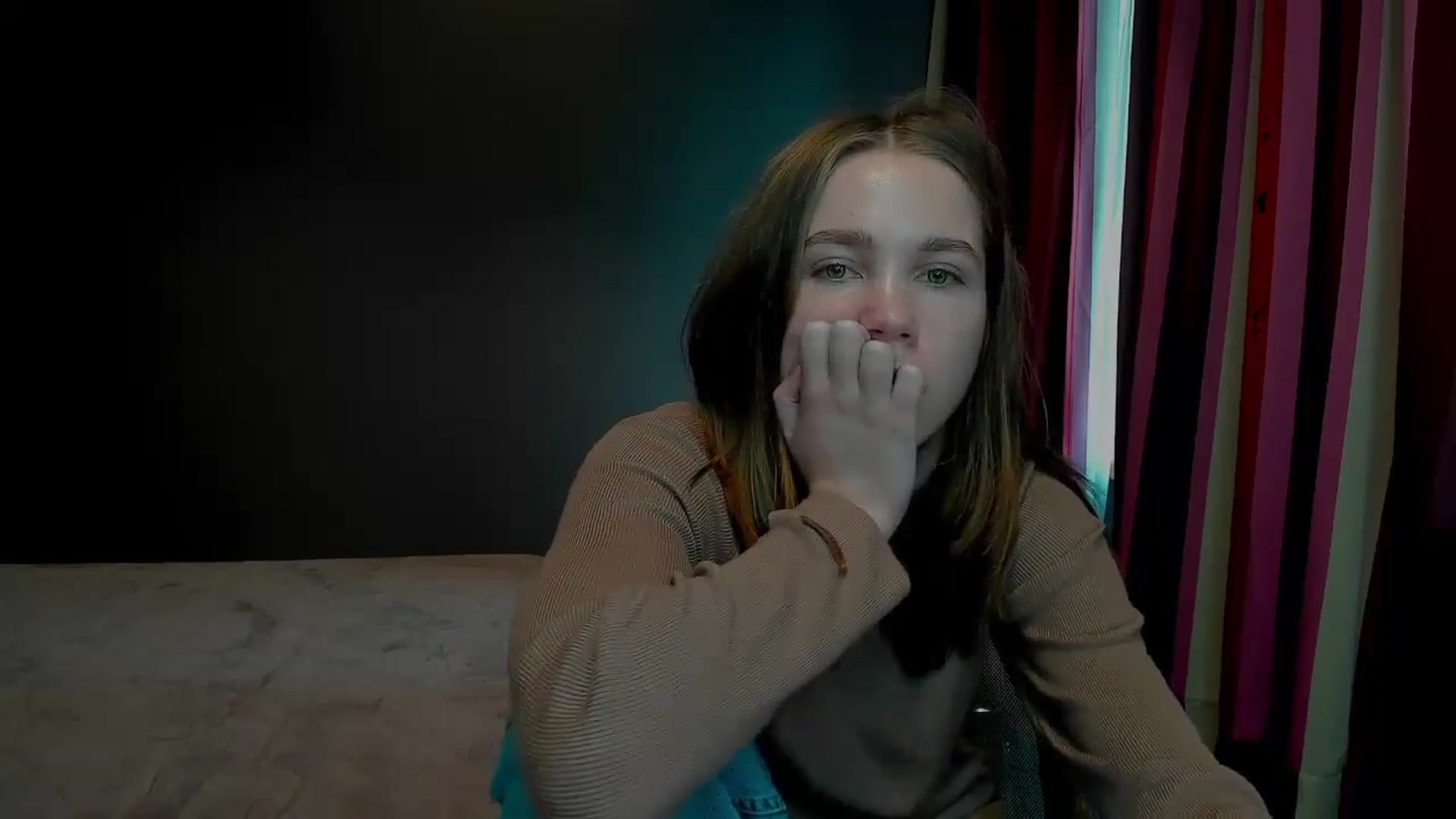 Gallery image thumbnail from Kate_Lewis's myfreecams stream on, 11/06/2023, 08:58 image 10 of 20