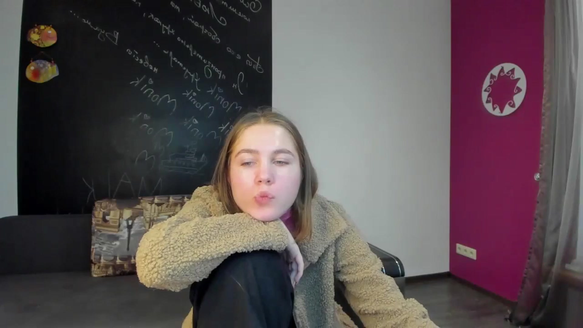Gallery image thumbnail from Kate_Lewis's myfreecams stream on, 11/07/2023, 12:05 image 12 of 20