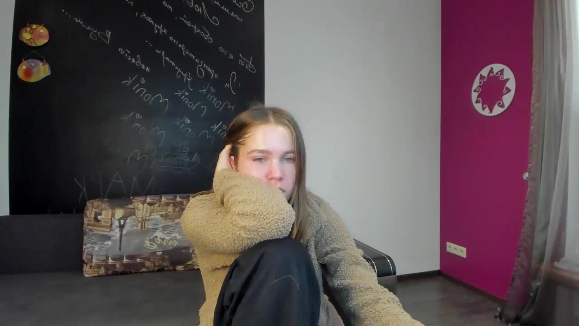 Gallery image thumbnail from Kate_Lewis's myfreecams stream on, 11/07/2023, 12:05 image 4 of 20