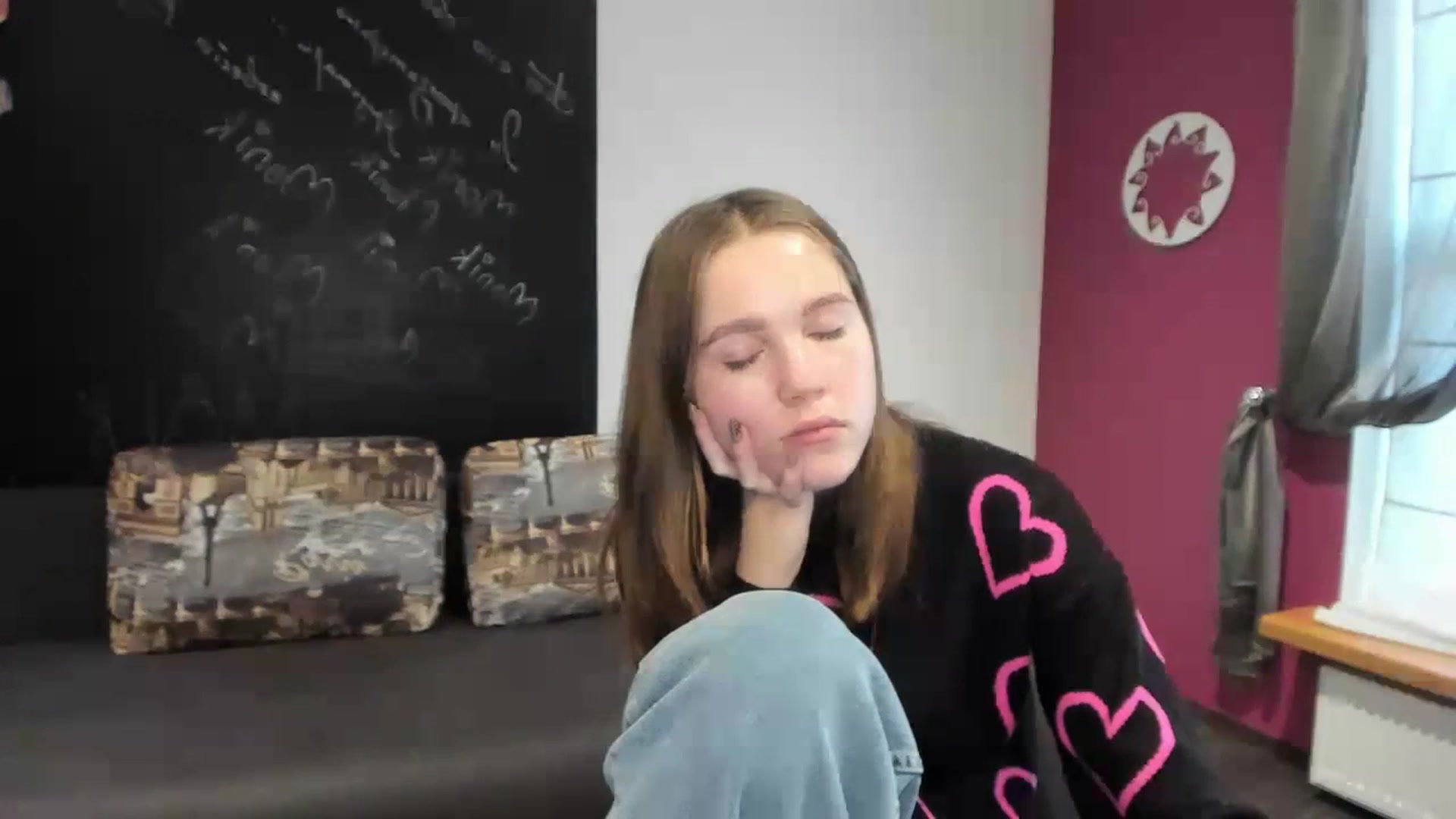 Gallery image thumbnail from Kate_Lewis's myfreecams stream on, 11/10/2023, 11:18 image 18 of 20