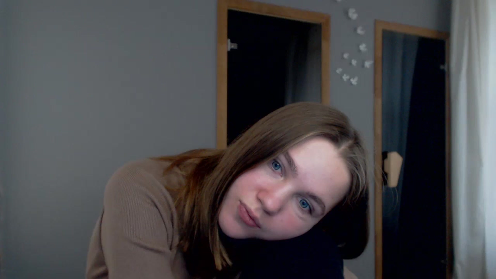 Gallery image thumbnail from Kate_Lewis's myfreecams stream on, 11/16/2023, 09:07 image 3 of 20