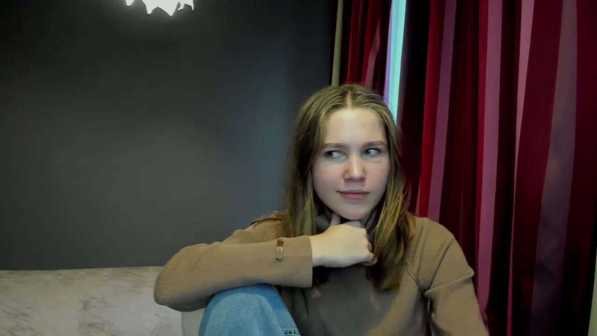 Gallery image thumbnail from Kate_Lewis's myfreecams stream on, 11/17/2023, 12:03 image 10 of 20