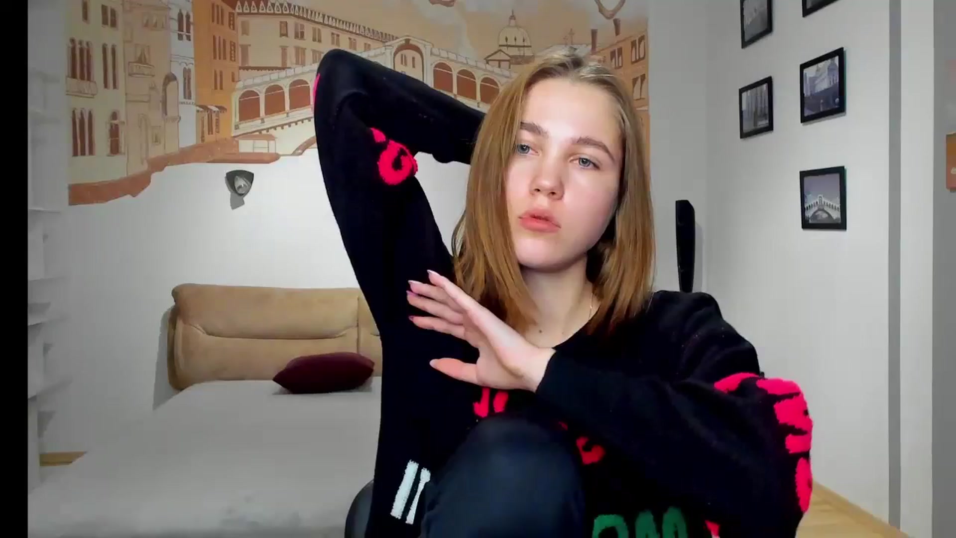 Gallery image thumbnail from Kate_Lewis's myfreecams stream on, 11/20/2023, 09:24 image 7 of 20