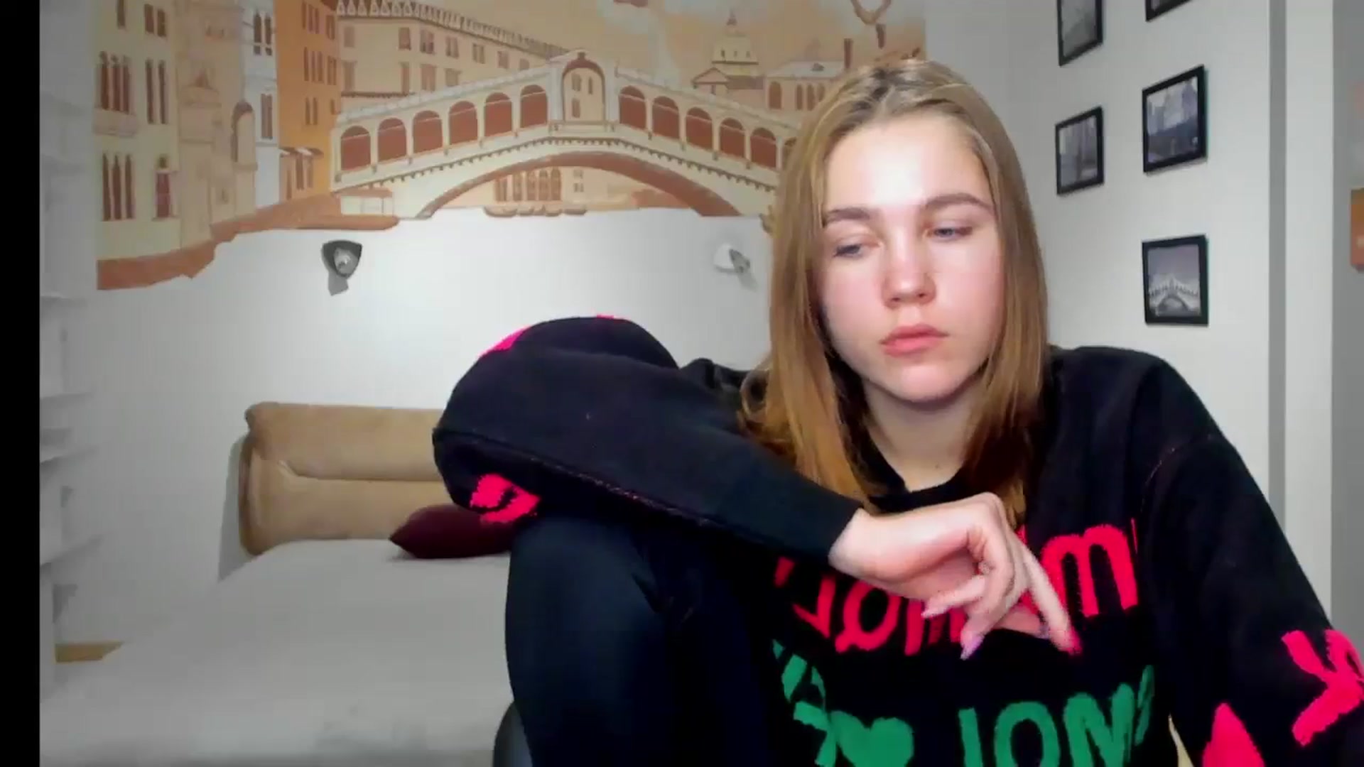 Gallery image thumbnail from Kate_Lewis's myfreecams stream on, 11/20/2023, 09:24 image 9 of 20