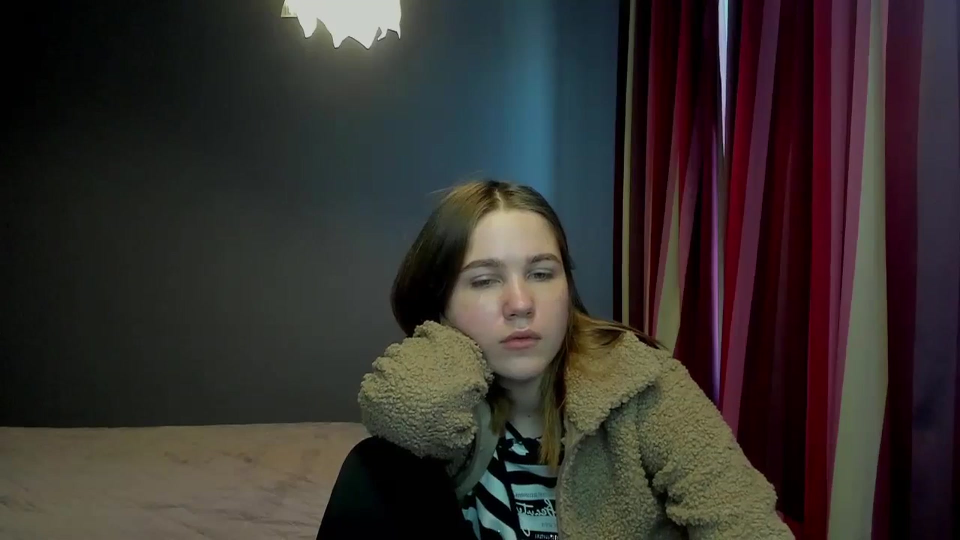 Gallery image thumbnail from Kate_Lewis's myfreecams stream on, 11/21/2023, 10:16 image 16 of 20