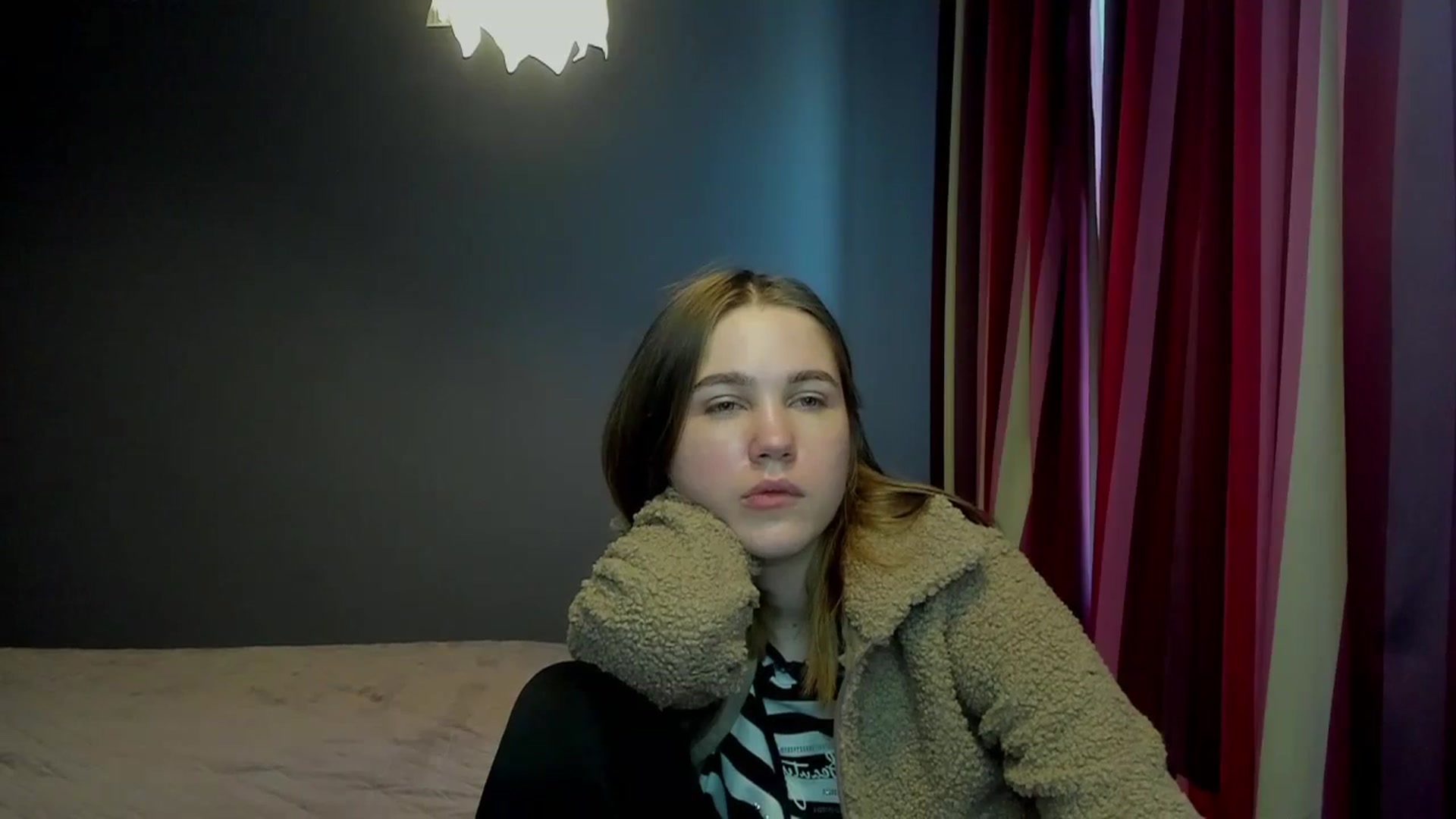 Gallery image thumbnail from Kate_Lewis's myfreecams stream on, 11/21/2023, 10:16 image 19 of 20