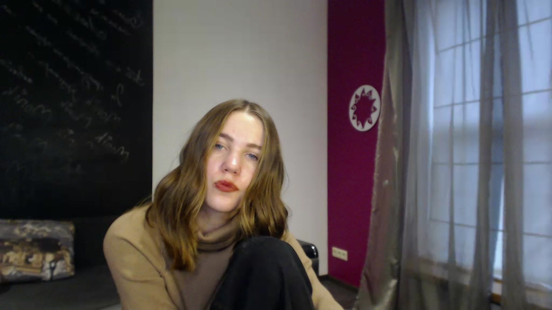Gallery image thumbnail from Kate_Lewis's myfreecams stream on, 12/10/2023, 10:47 image 10 of 20