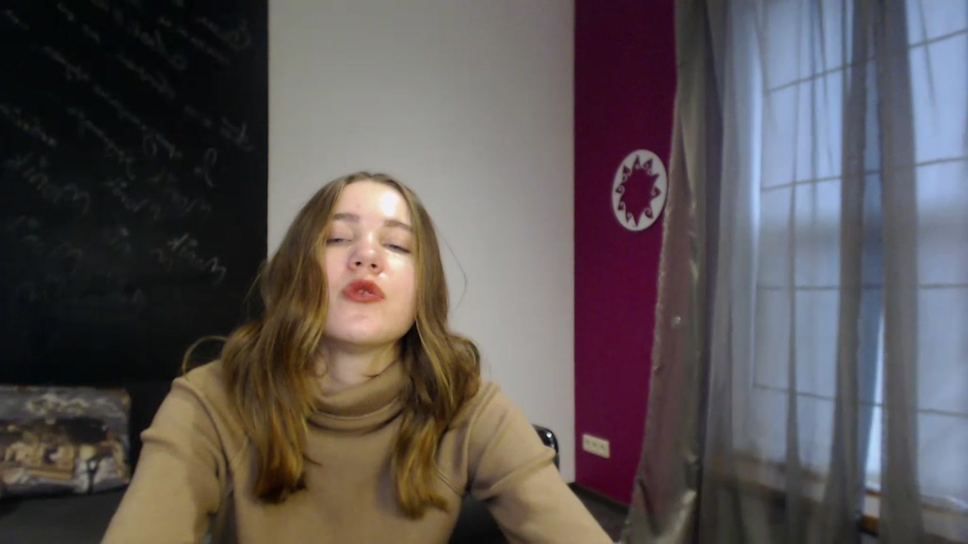Gallery image thumbnail from Kate_Lewis's myfreecams stream on, 12/10/2023, 10:47 image 18 of 20
