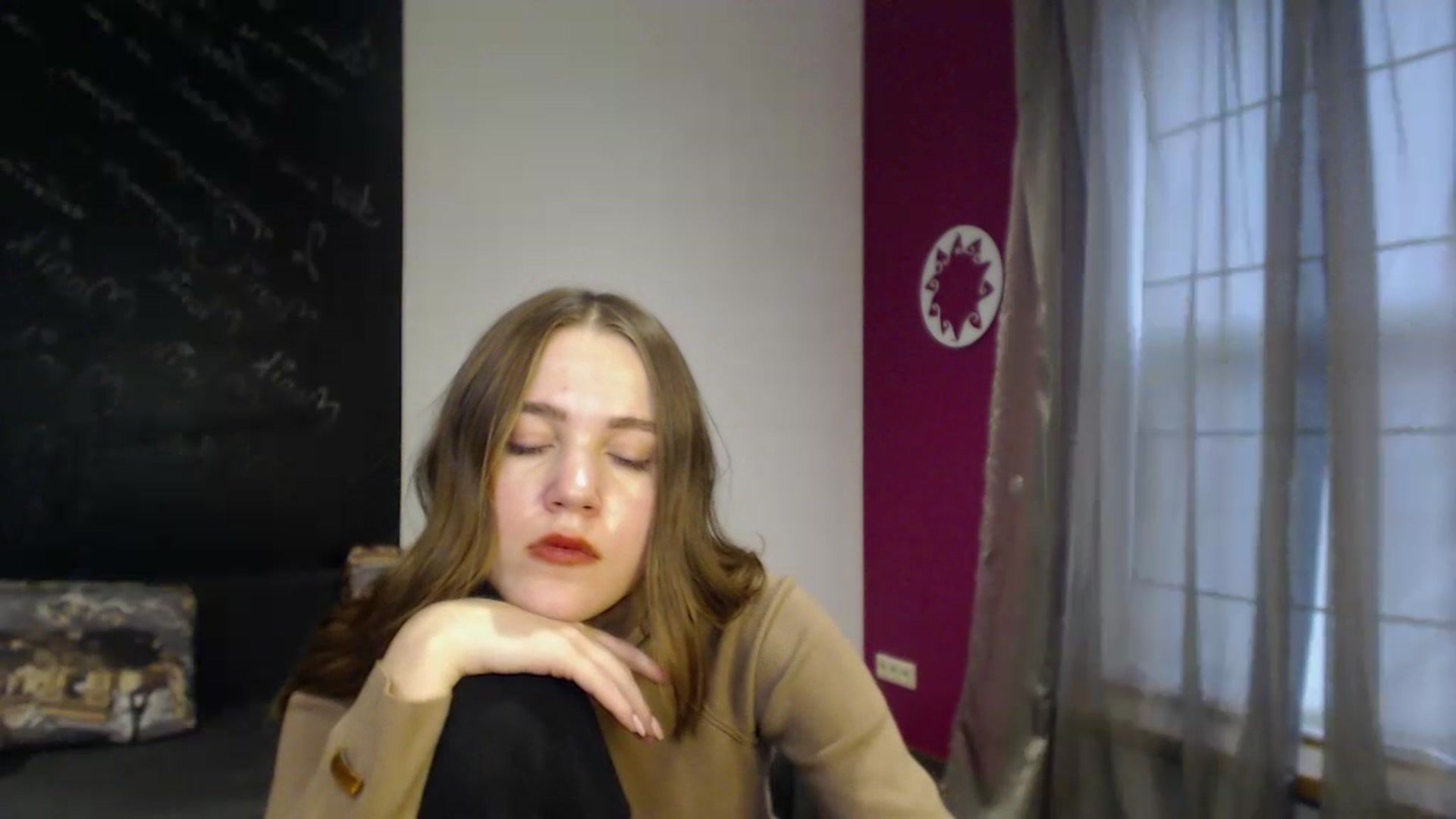 Gallery image thumbnail from Kate_Lewis's myfreecams stream on, 12/10/2023, 11:43 image 10 of 20