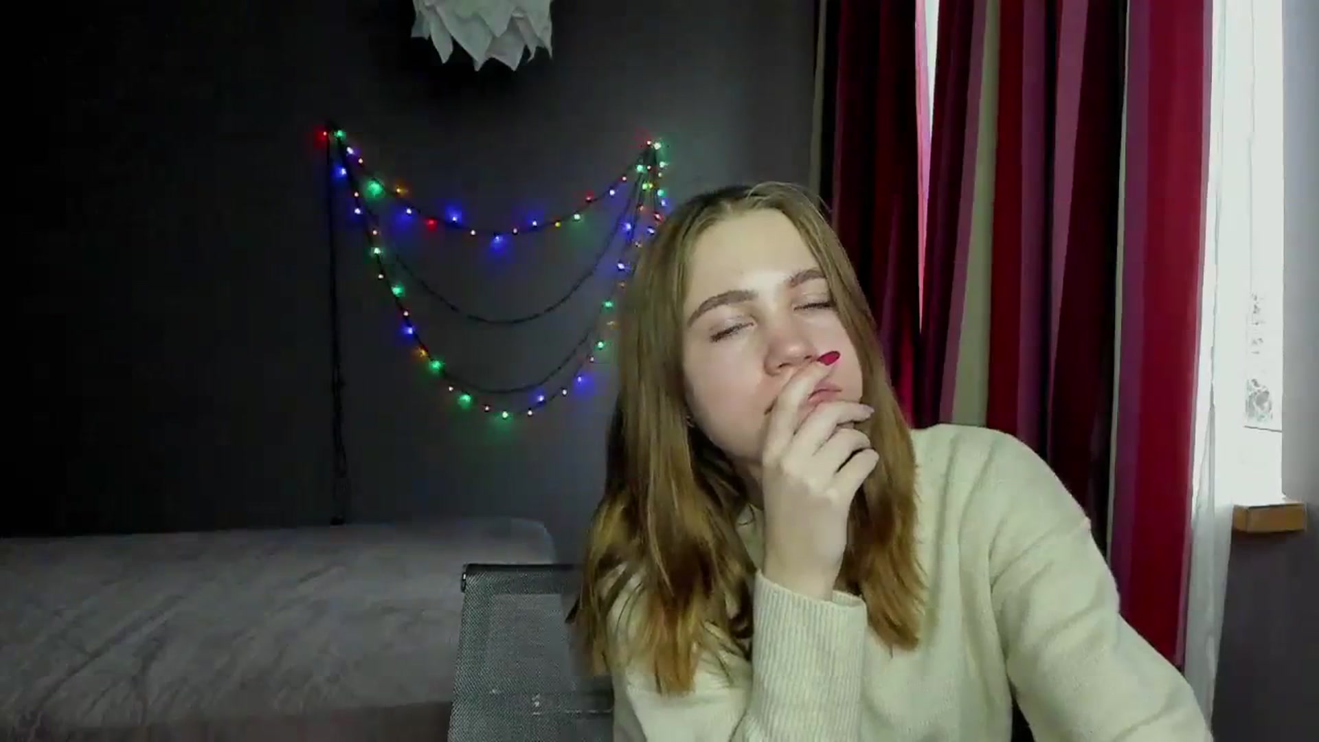 Gallery image thumbnail from Kate_Lewis's myfreecams stream on, 12/11/2023, 10:58 image 19 of 20