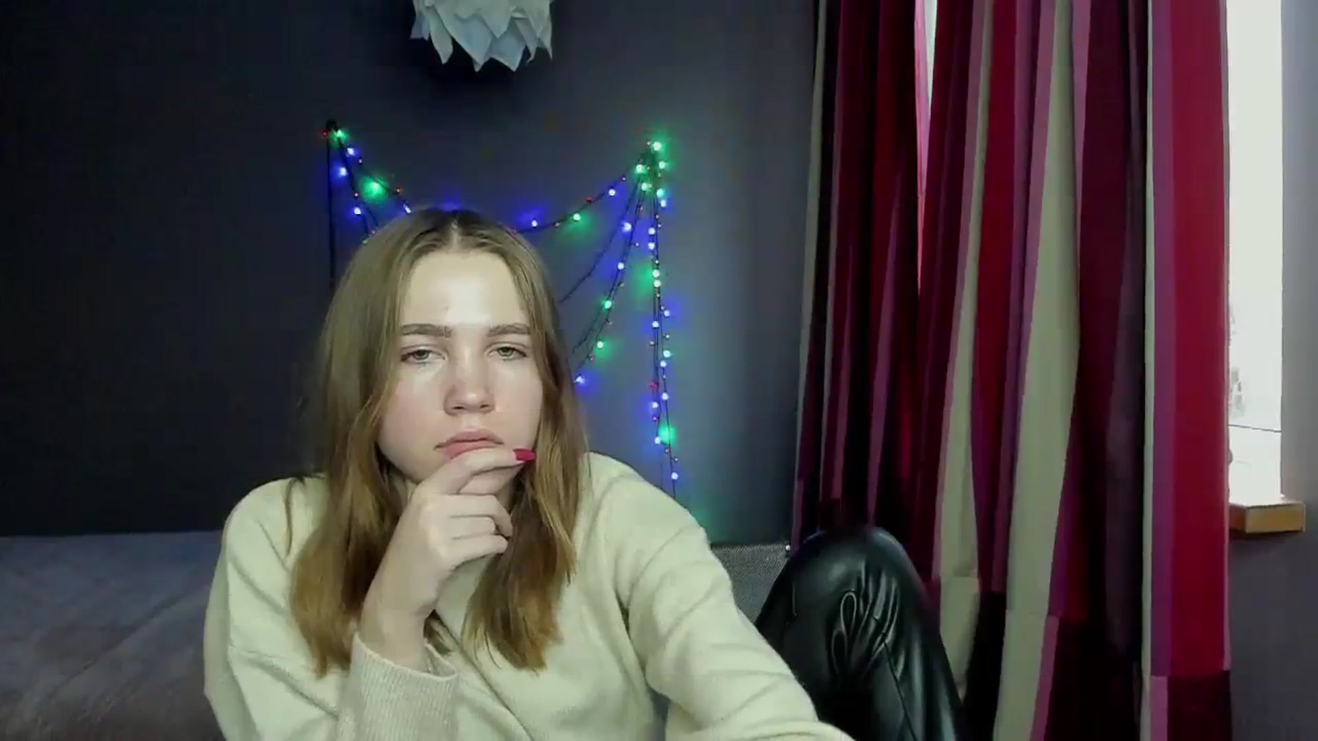 Gallery image thumbnail from Kate_Lewis's myfreecams stream on, 12/11/2023, 12:01 image 7 of 20