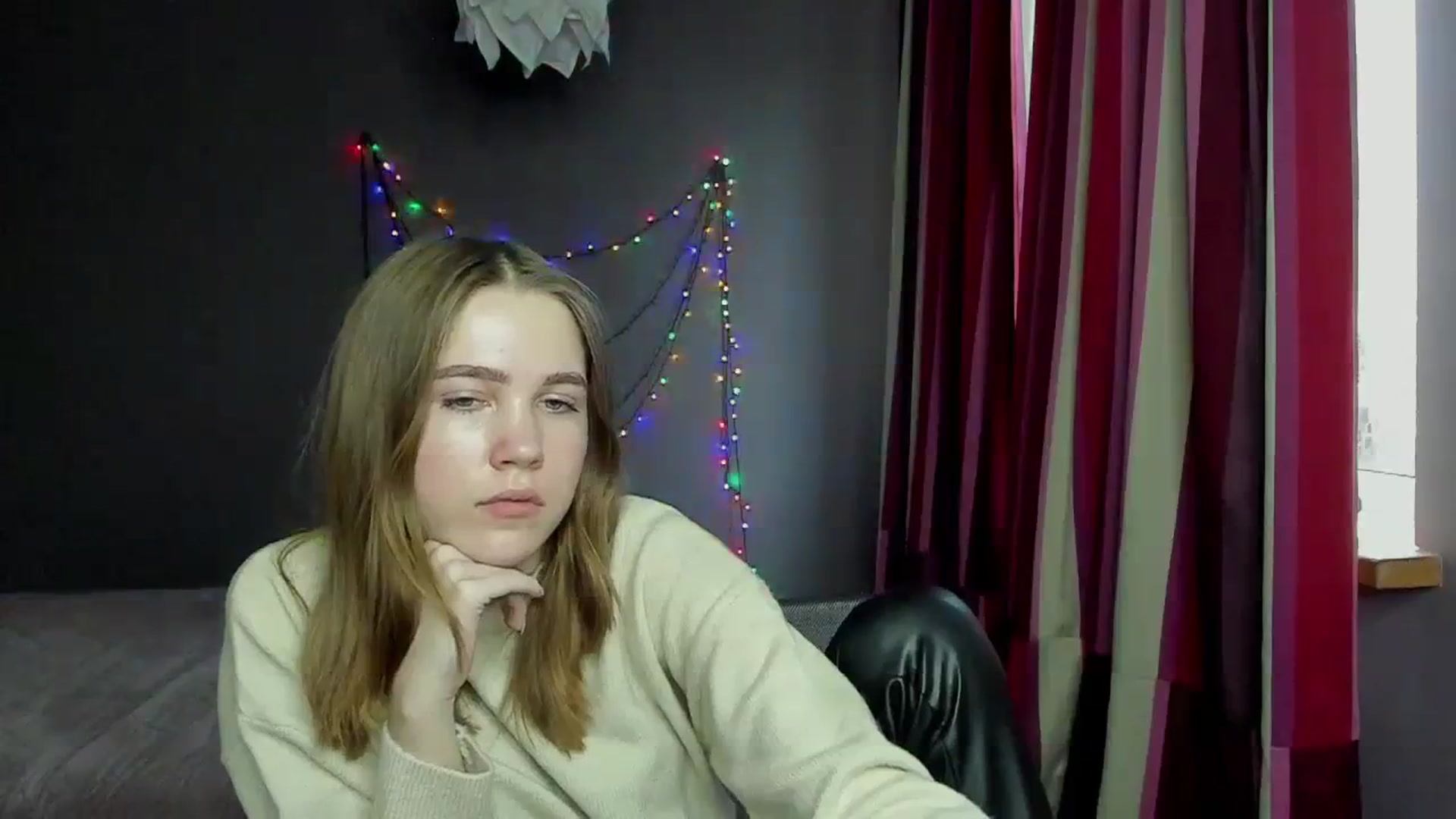Gallery image thumbnail from Kate_Lewis's myfreecams stream on, 12/11/2023, 12:01 image 4 of 20