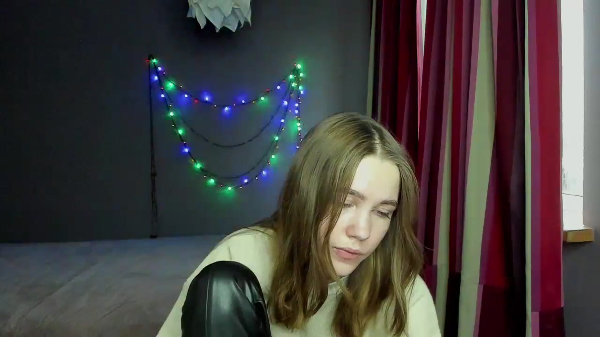 Gallery image thumbnail from Kate_Lewis's myfreecams stream on, 12/11/2023, 12:01 image 15 of 20