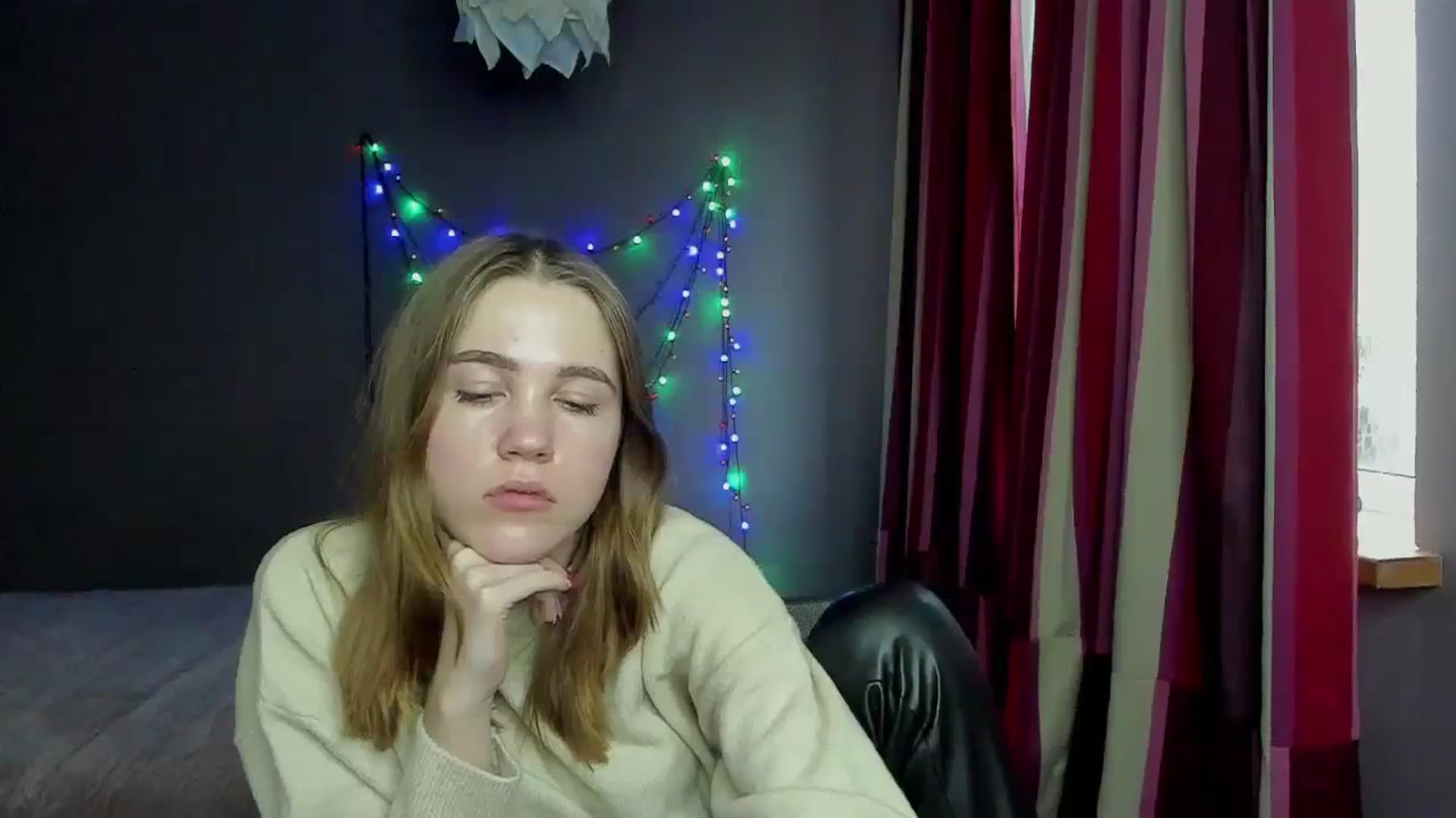 Gallery image thumbnail from Kate_Lewis's myfreecams stream on, 12/11/2023, 12:01 image 3 of 20