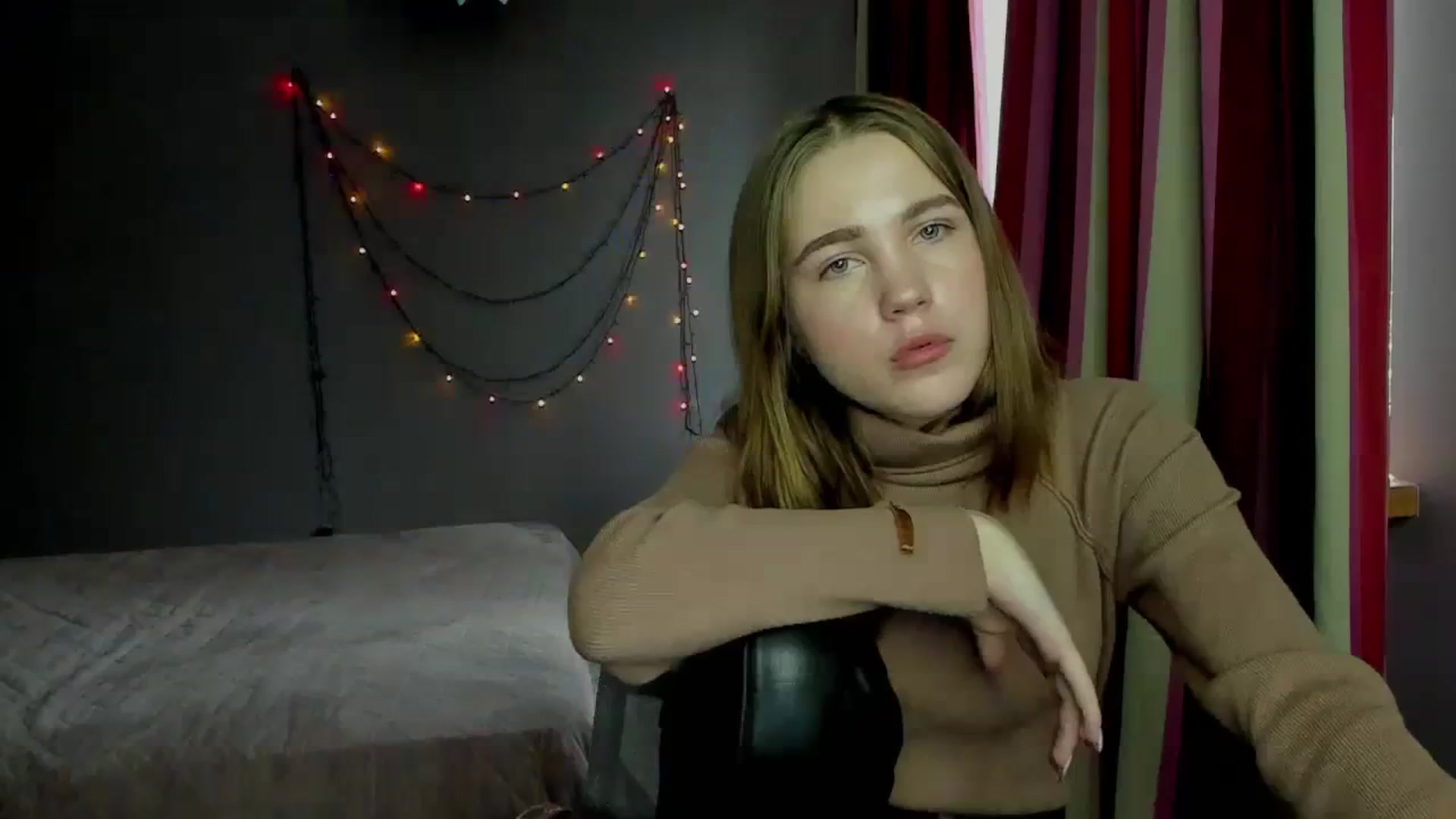 Gallery image thumbnail from Kate_Lewis's myfreecams stream on, 12/12/2023, 10:00 image 14 of 20