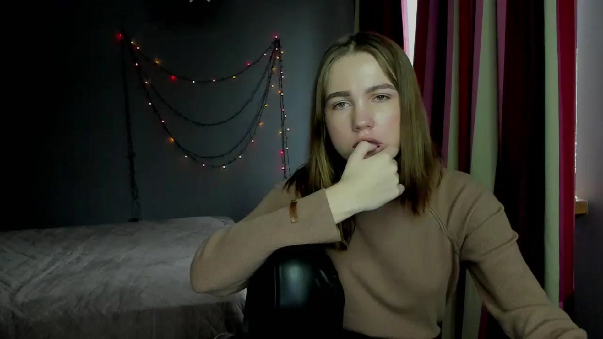 Gallery image thumbnail from Kate_Lewis's myfreecams stream on, 12/12/2023, 10:00 image 15 of 20