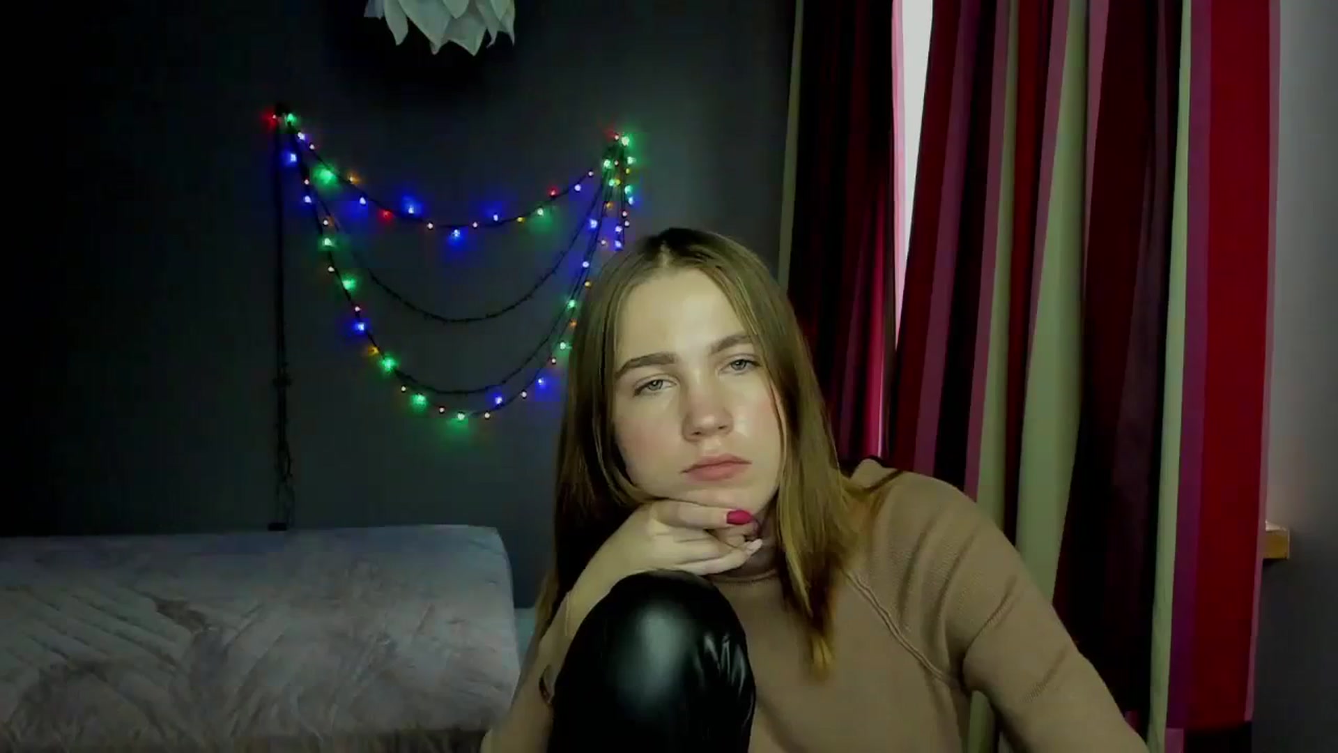 Gallery image thumbnail from Kate_Lewis's myfreecams stream on, 12/12/2023, 11:34 image 12 of 20