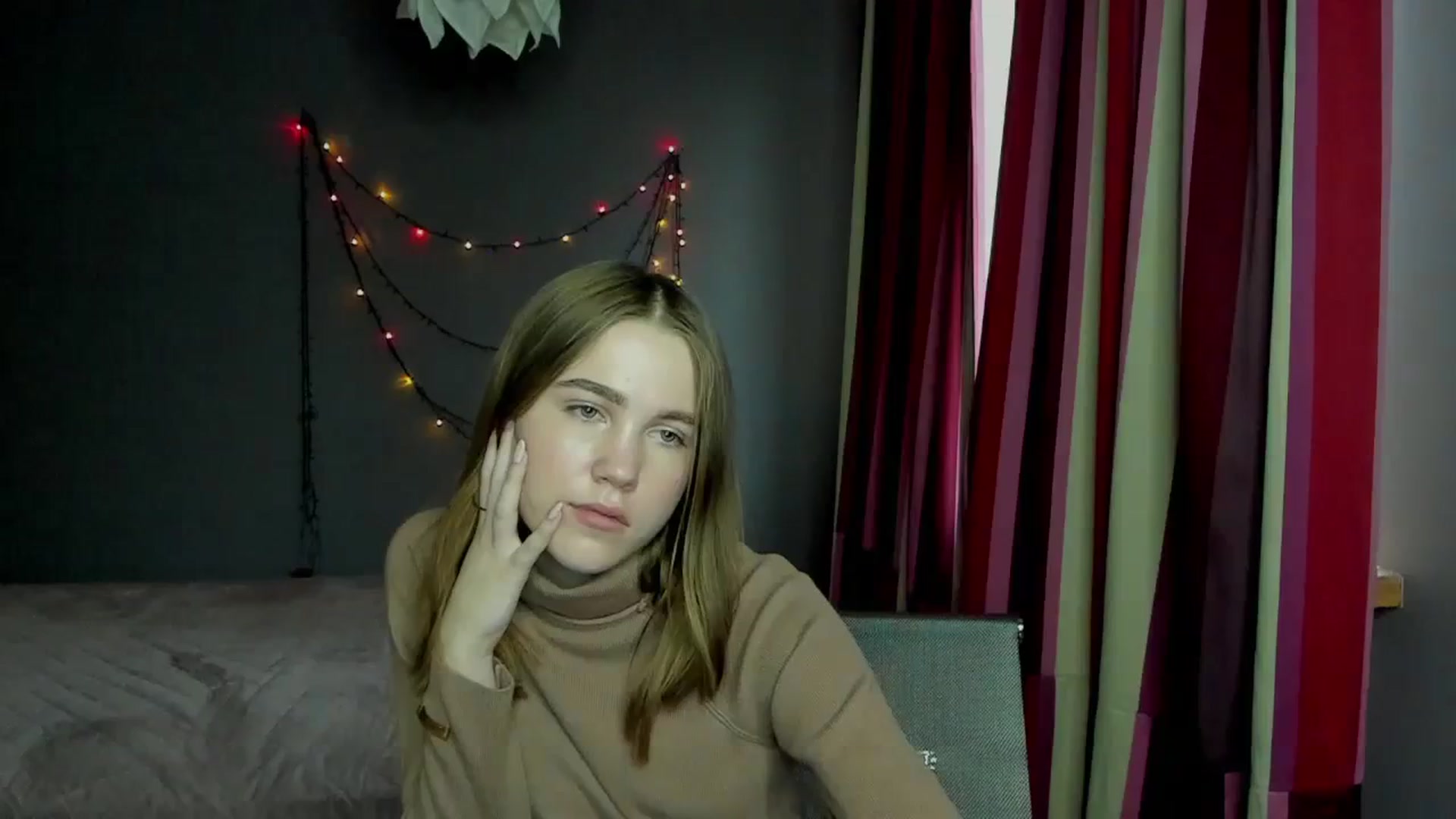 Gallery image thumbnail from Kate_Lewis's myfreecams stream on, 12/12/2023, 11:34 image 17 of 20