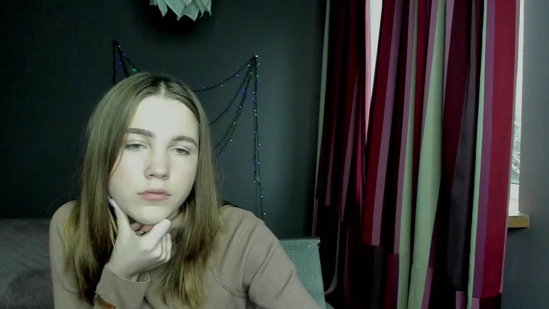 Gallery image thumbnail from Kate_Lewis's myfreecams stream on, 12/12/2023, 13:03 image 17 of 20