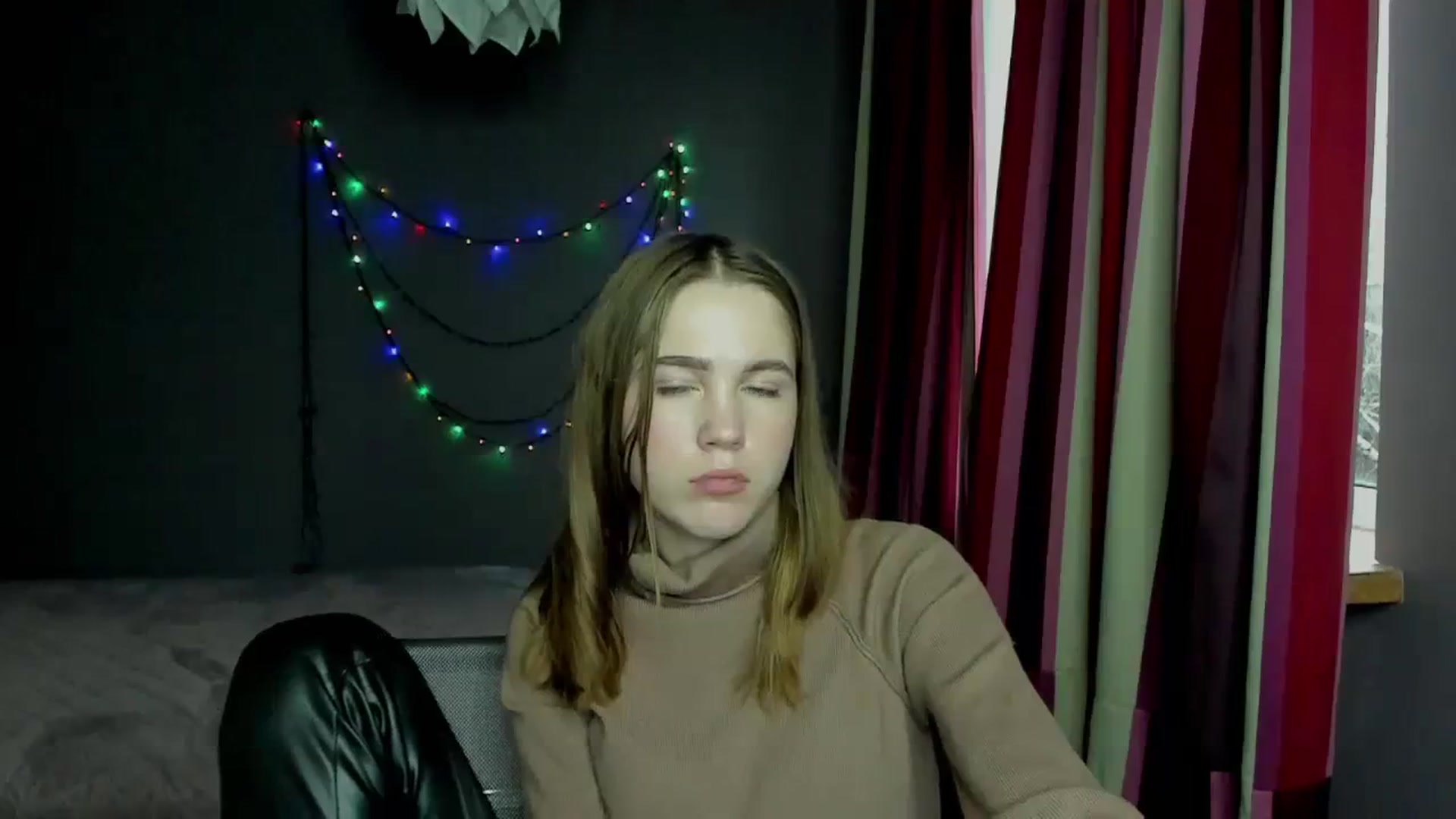 Gallery image thumbnail from Kate_Lewis's myfreecams stream on, 12/12/2023, 13:03 image 12 of 20