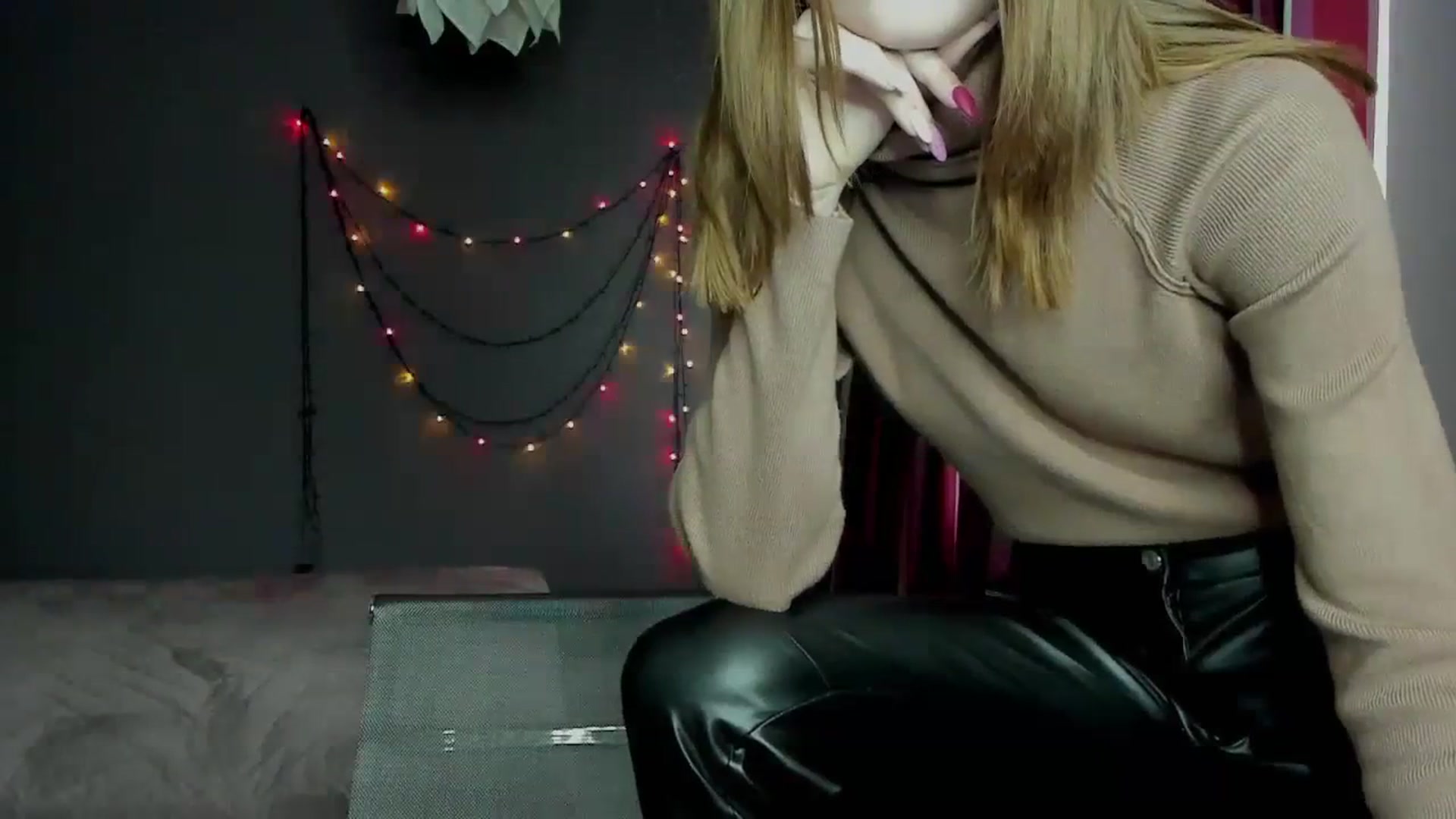 Gallery image thumbnail from Kate_Lewis's myfreecams stream on, 12/12/2023, 13:03 image 14 of 20