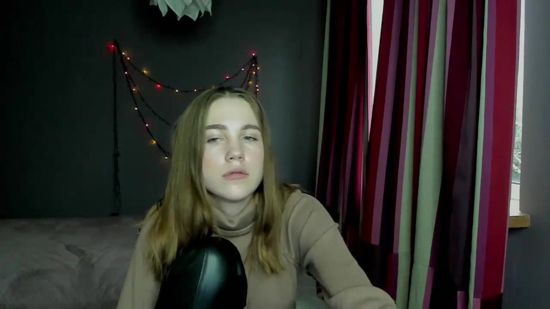 Gallery image thumbnail from Kate_Lewis's myfreecams stream on, 12/12/2023, 13:03 image 16 of 20