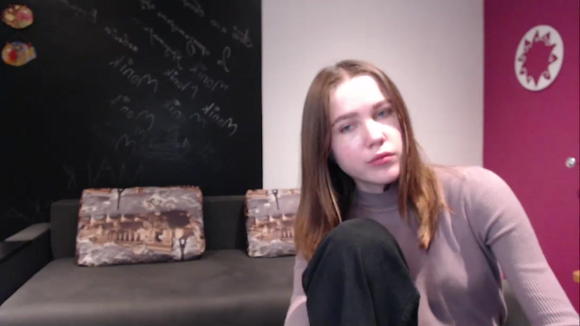 Gallery image thumbnail from Kate_Lewis's myfreecams stream on, 12/21/2023, 12:05 image 11 of 20