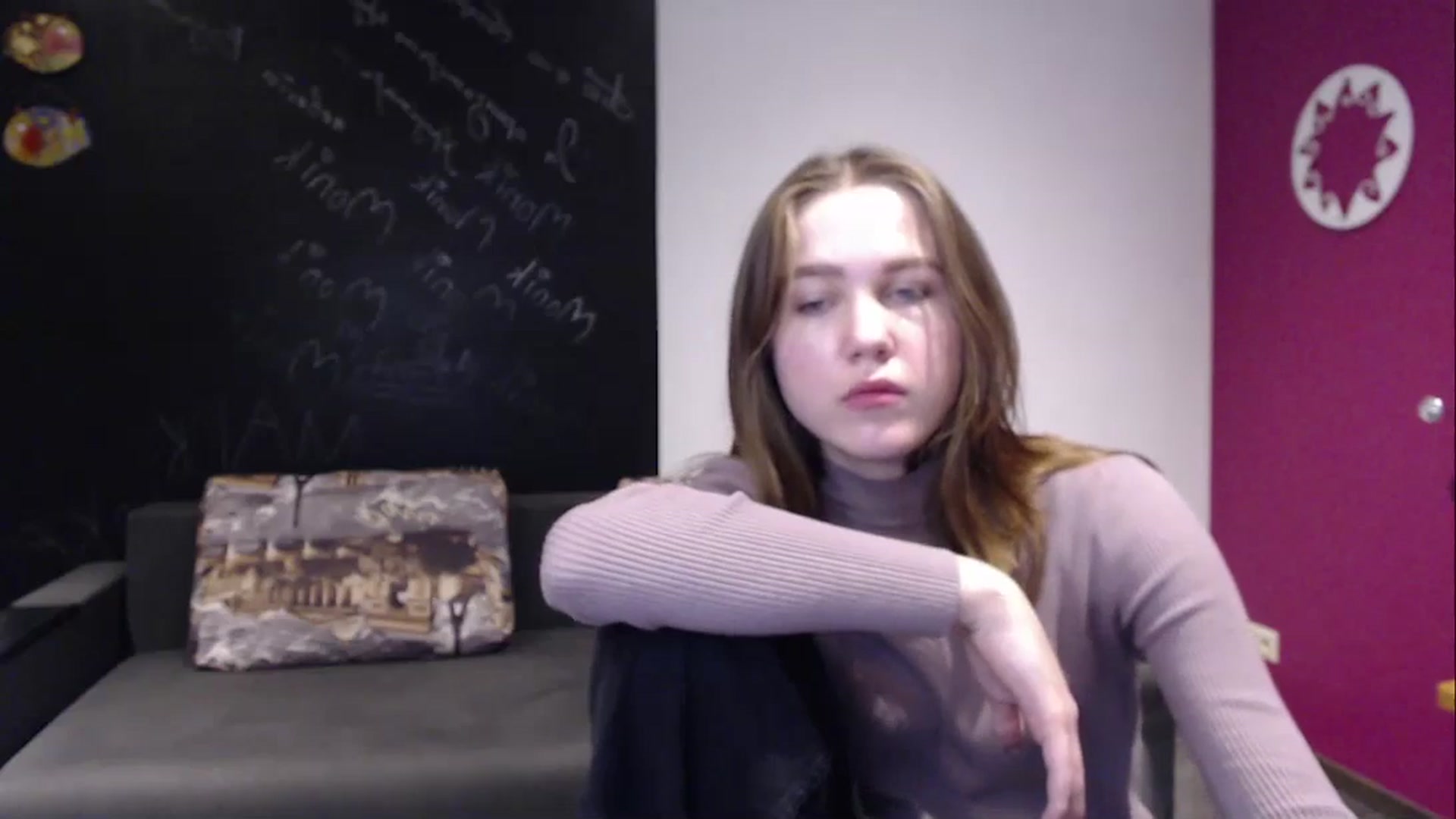 Gallery image thumbnail from Kate_Lewis's myfreecams stream on, 12/21/2023, 12:05 image 4 of 20