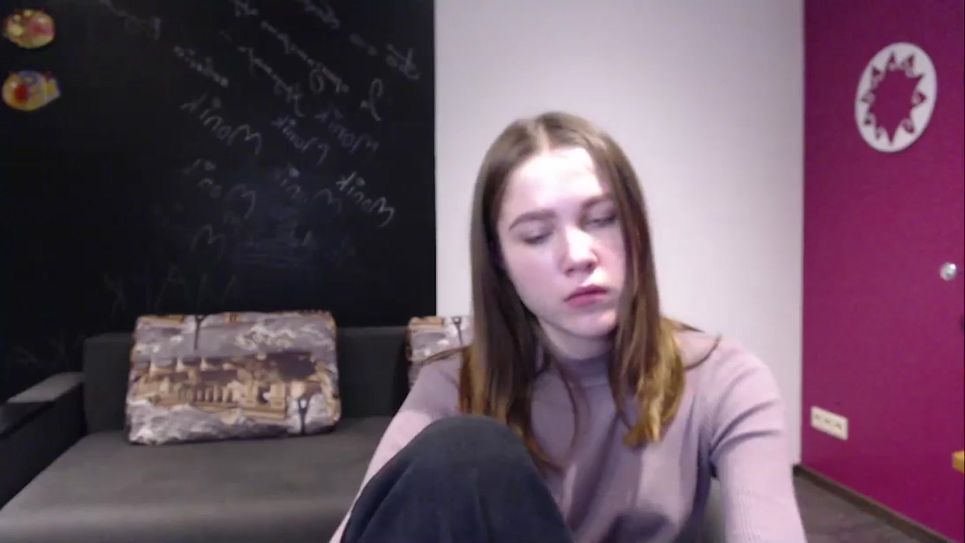 Gallery image thumbnail from Kate_Lewis's myfreecams stream on, 12/21/2023, 12:05 image 19 of 20