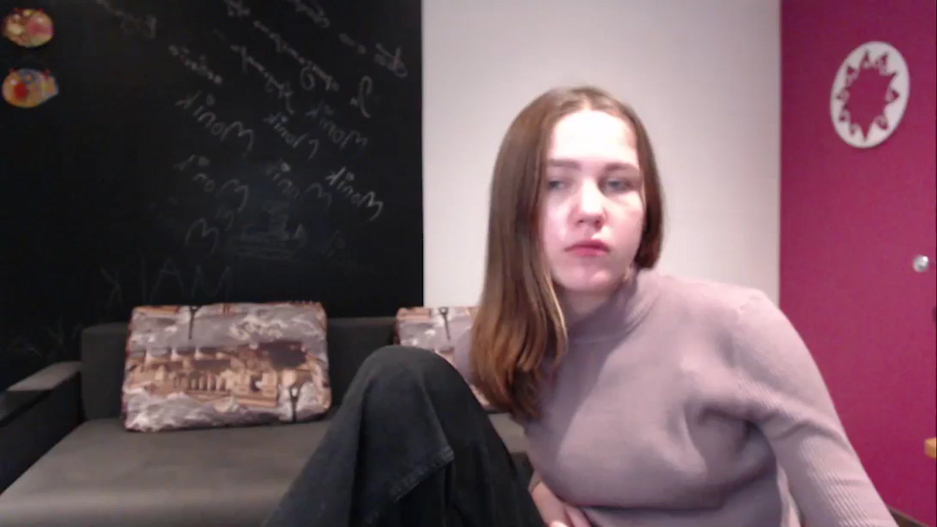 Gallery image thumbnail from Kate_Lewis's myfreecams stream on, 12/21/2023, 12:05 image 16 of 20