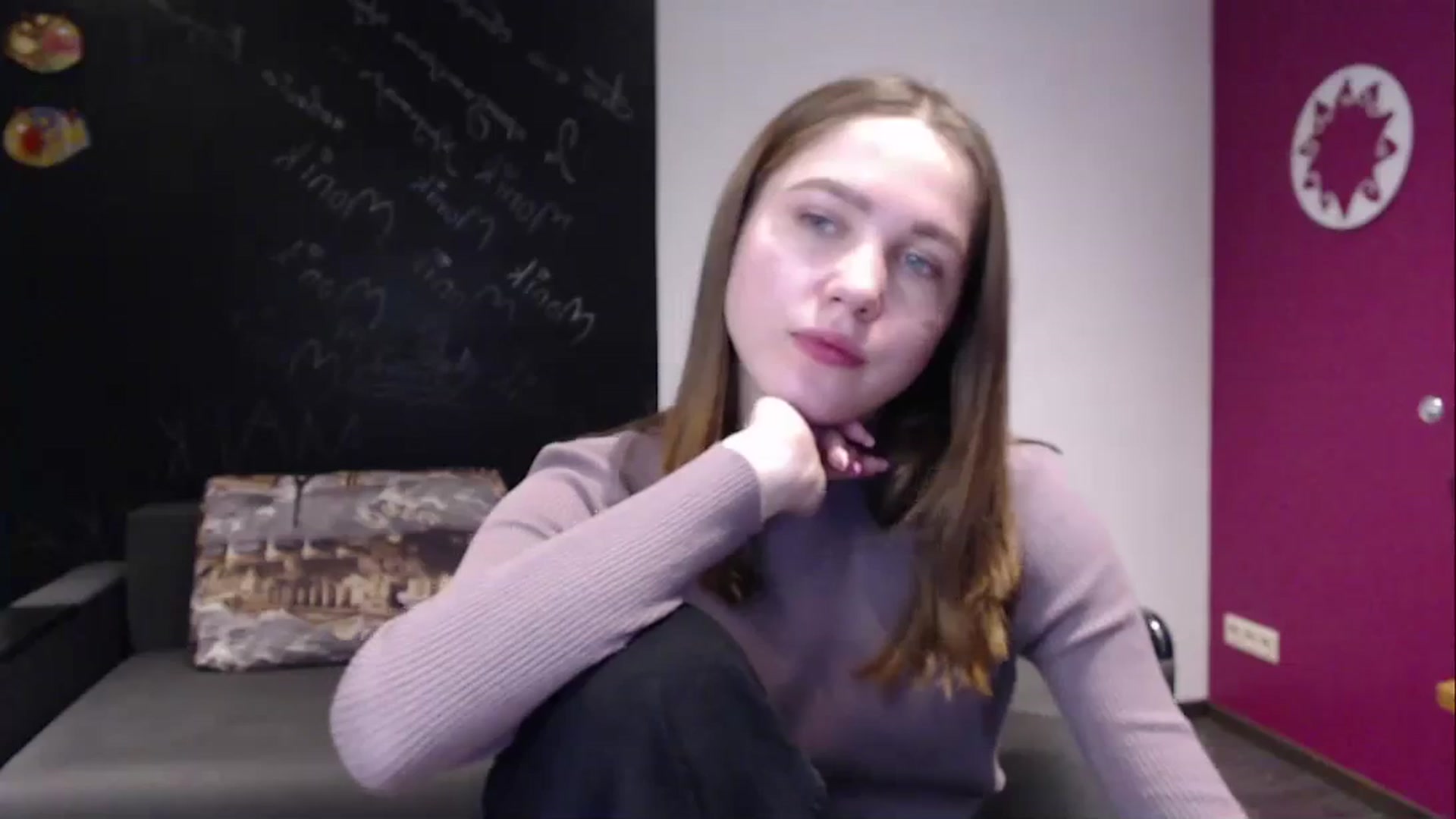 Gallery image thumbnail from Kate_Lewis's myfreecams stream on, 12/21/2023, 12:05 image 18 of 20