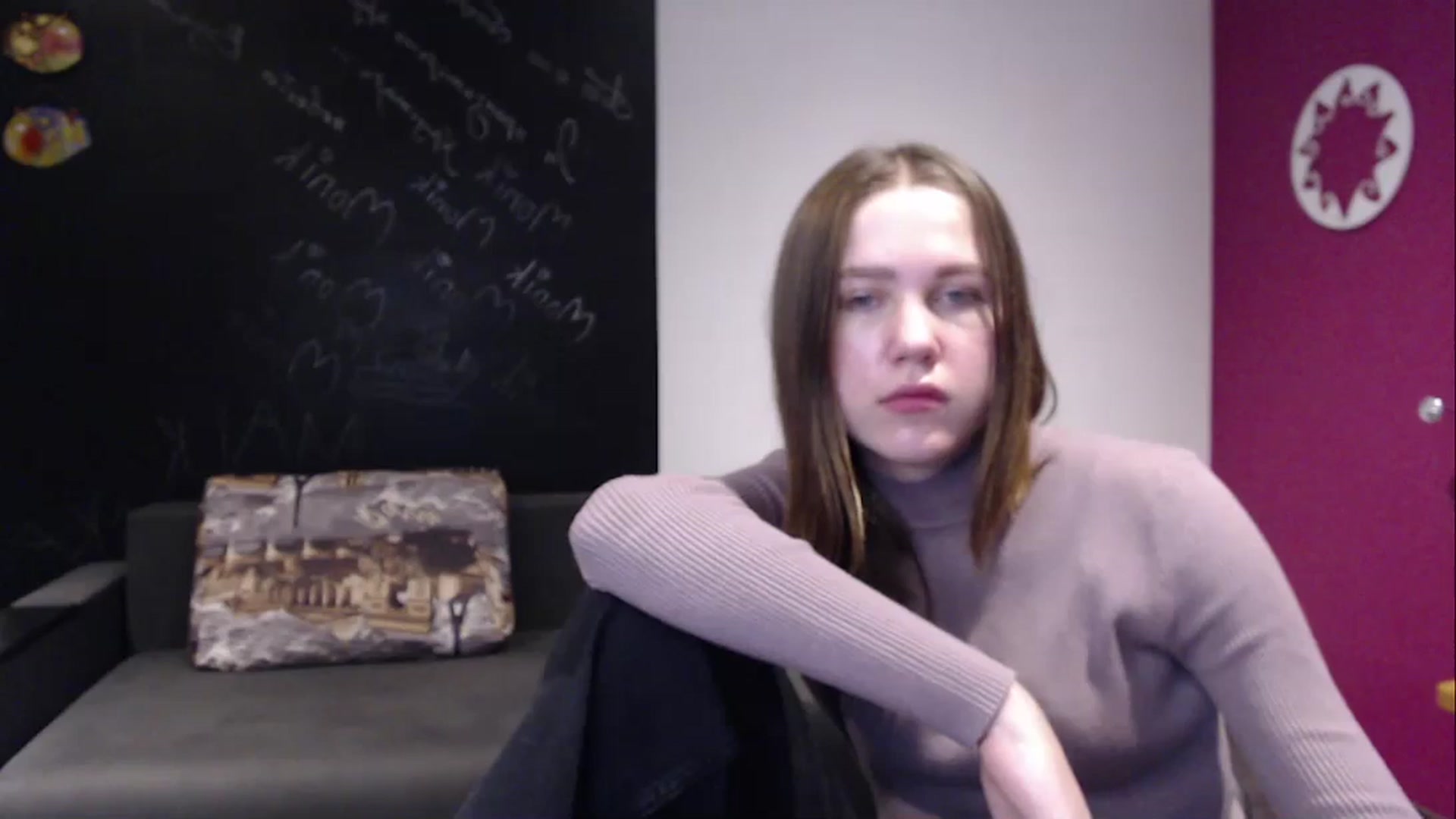 Gallery image thumbnail from Kate_Lewis's myfreecams stream on, 12/21/2023, 12:05 image 17 of 20