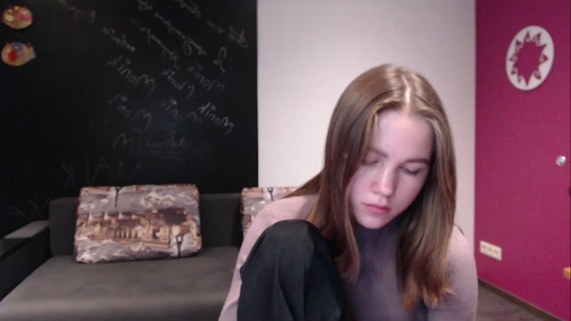 Gallery image thumbnail from Kate_Lewis's myfreecams stream on, 12/21/2023, 12:05 image 6 of 20