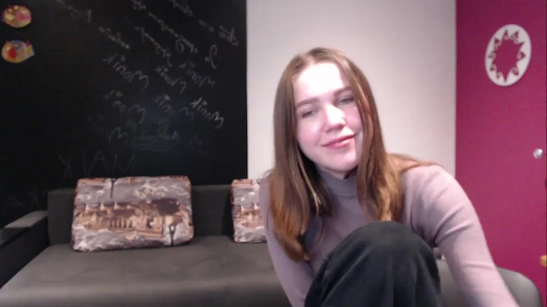 Gallery image thumbnail from Kate_Lewis's myfreecams stream on, 12/21/2023, 12:05 image 14 of 20
