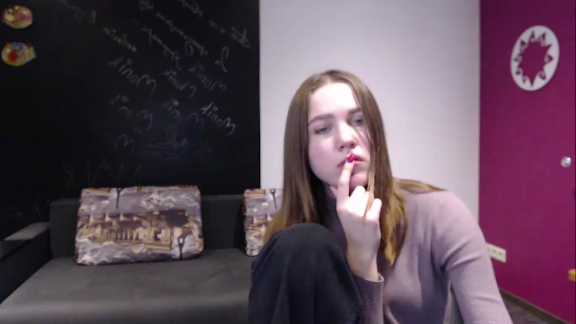 Gallery image thumbnail from Kate_Lewis's myfreecams stream on, 12/21/2023, 12:05 image 2 of 20