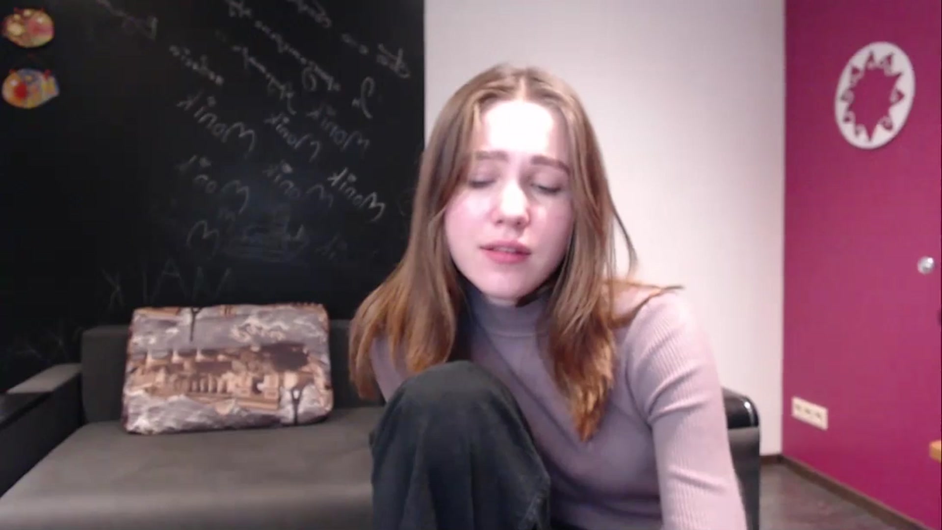 Gallery image thumbnail from Kate_Lewis's myfreecams stream on, 12/21/2023, 12:05 image 5 of 20