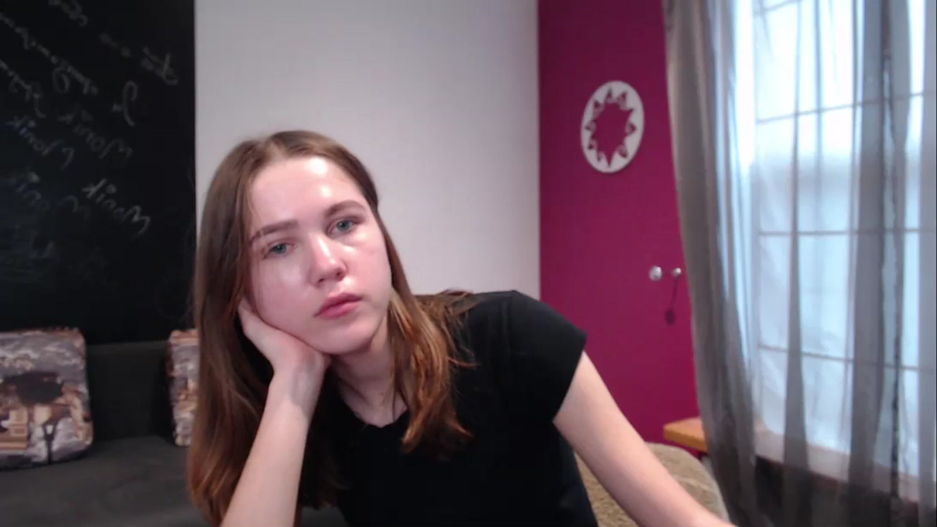 Gallery image thumbnail from Kate_Lewis's myfreecams stream on, 12/22/2023, 10:37 image 15 of 20