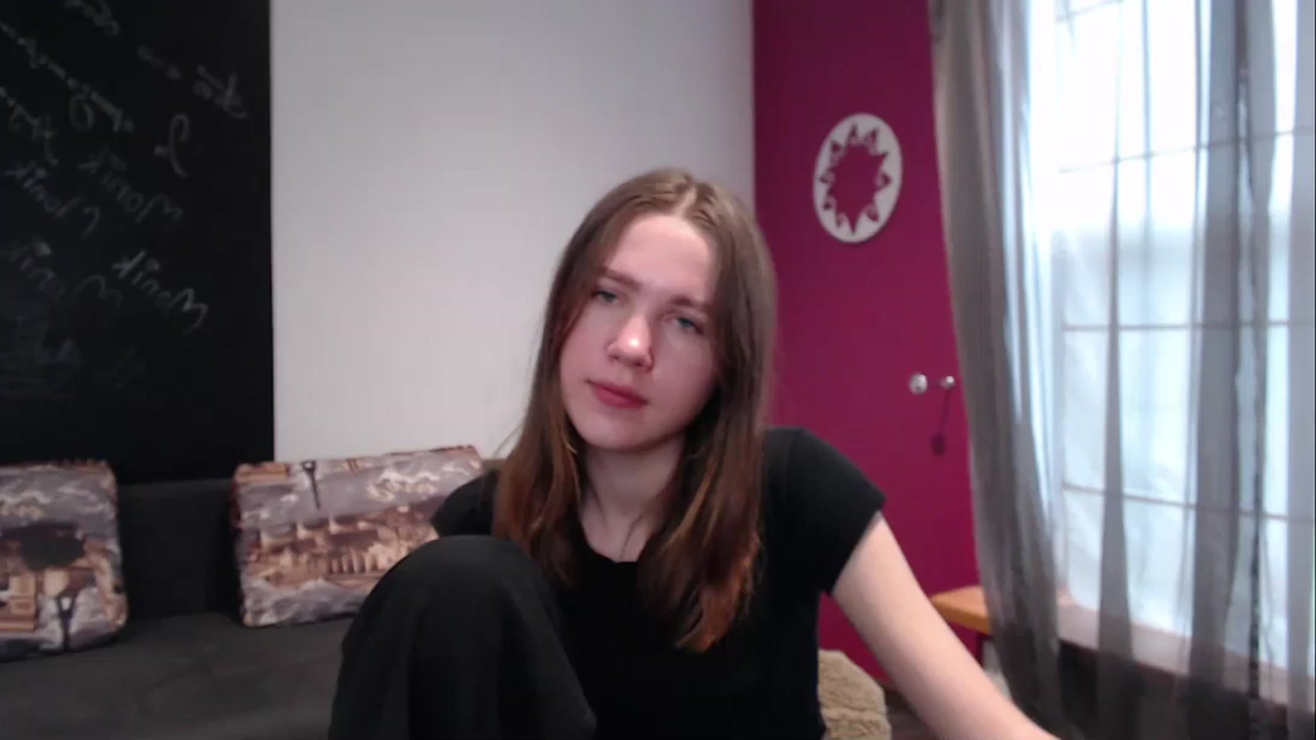 Gallery image thumbnail from Kate_Lewis's myfreecams stream on, 12/22/2023, 10:37 image 10 of 20