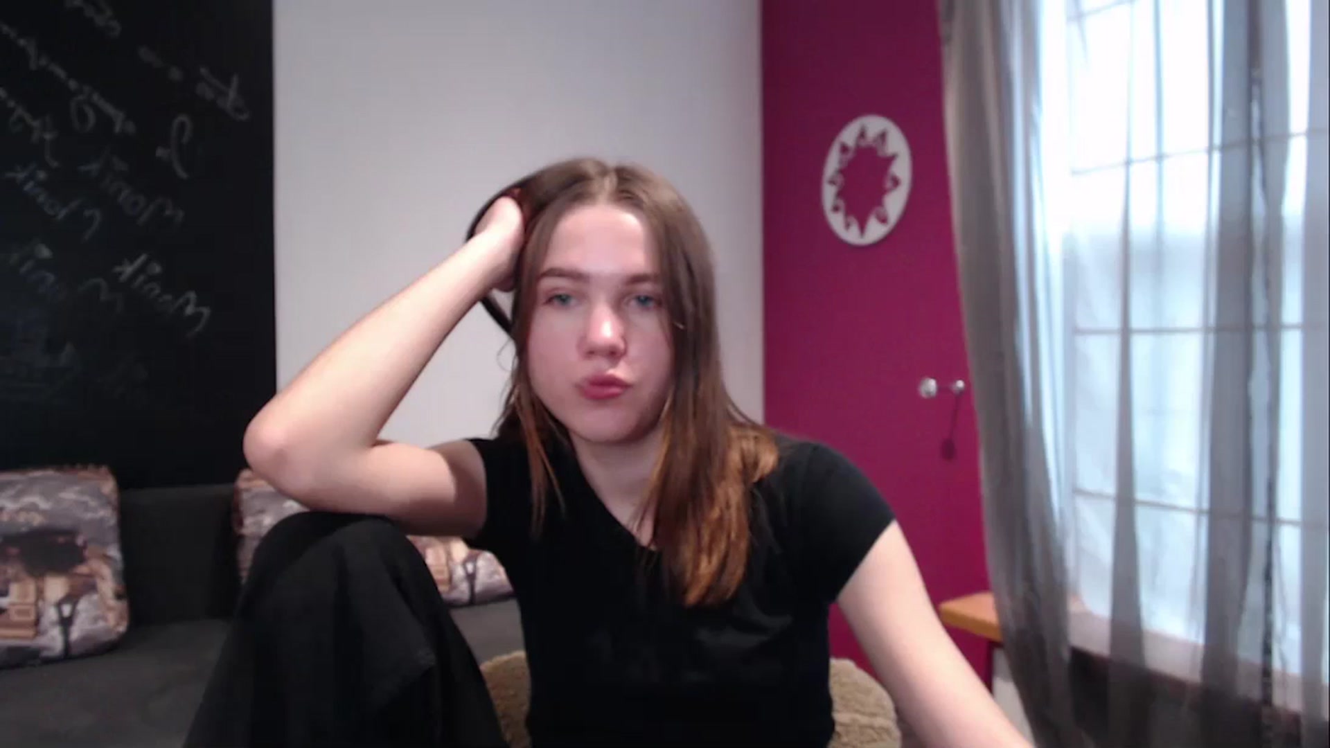 Gallery image thumbnail from Kate_Lewis's myfreecams stream on, 12/22/2023, 10:37 image 5 of 20