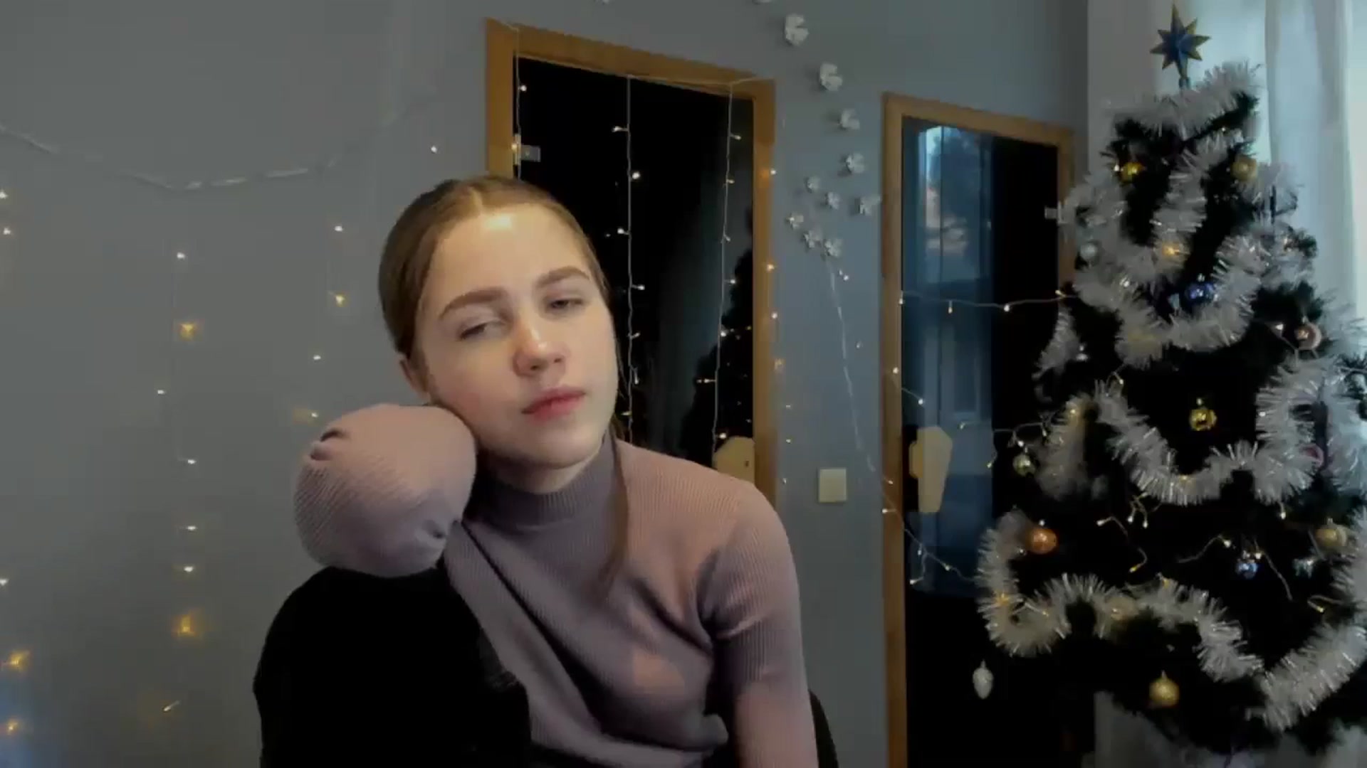 Gallery image thumbnail from Kate_Lewiss's myfreecams stream on, 12/28/2023, 09:11 image 18 of 20